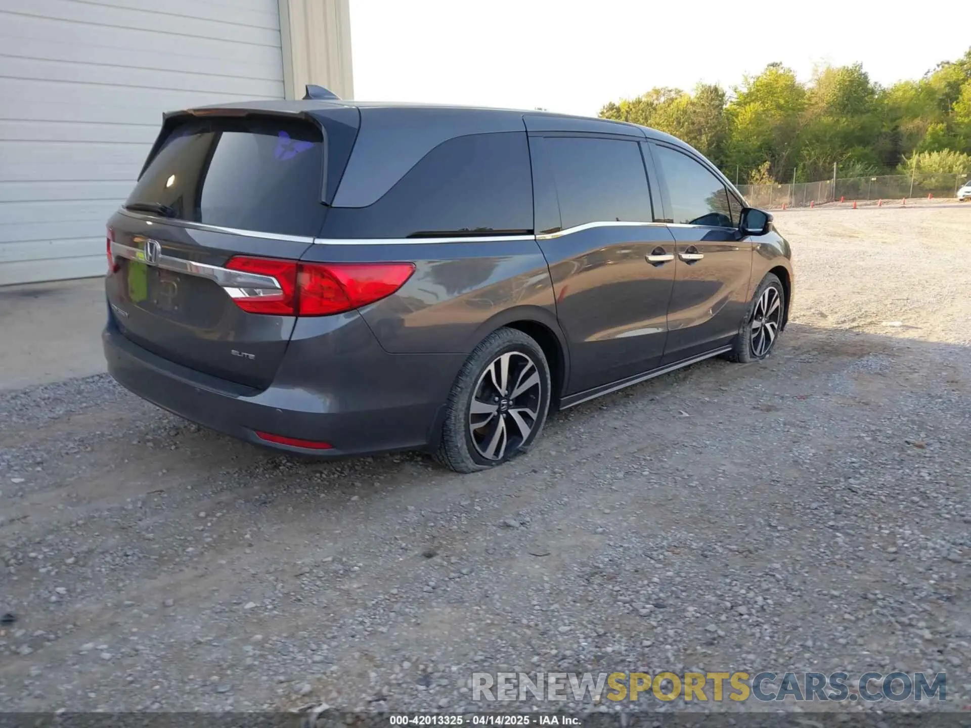 4 Photograph of a damaged car 5FNRL6H9XKB078665 HONDA ODYSSEY 2019