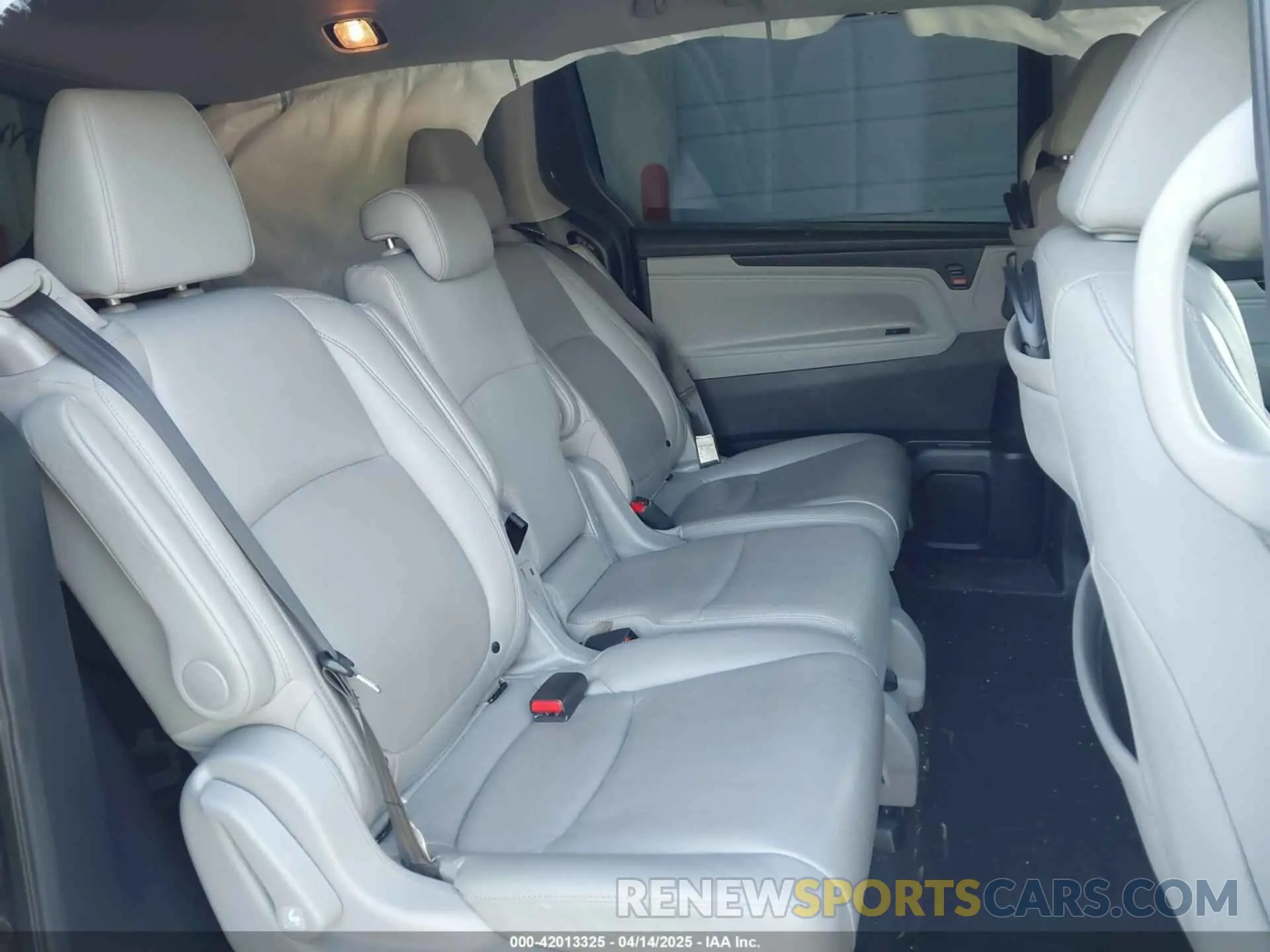 8 Photograph of a damaged car 5FNRL6H9XKB078665 HONDA ODYSSEY 2019