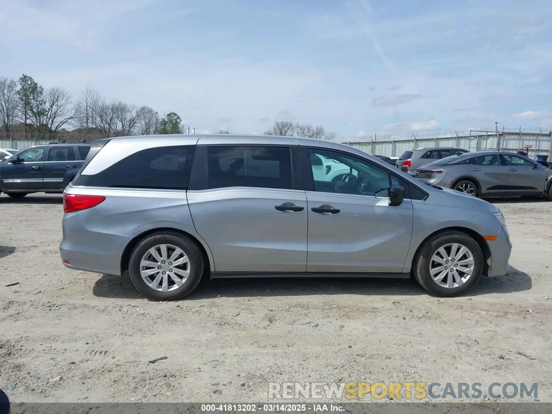 13 Photograph of a damaged car 5FNRL6H27LB001918 HONDA ODYSSEY 2020