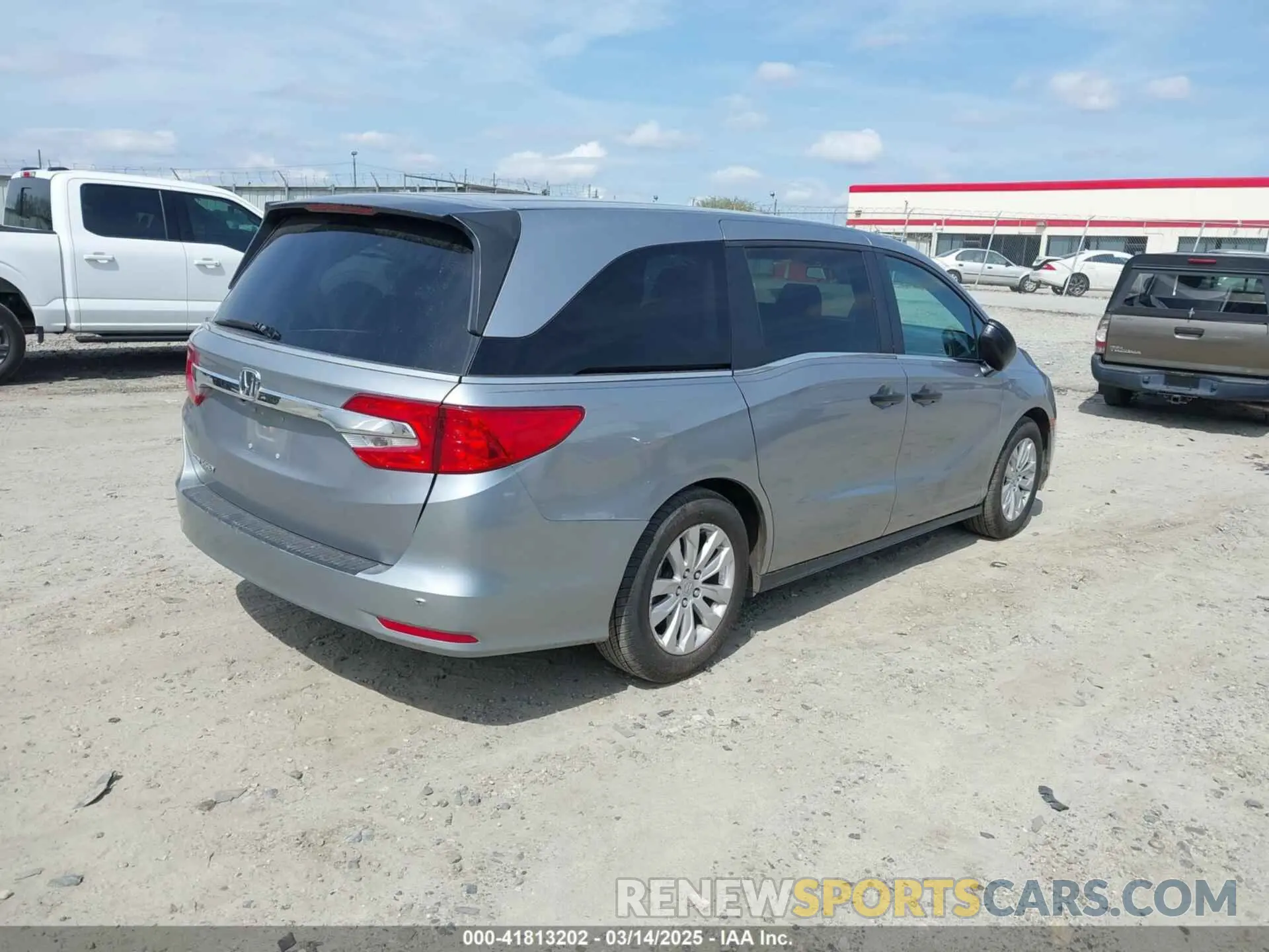 4 Photograph of a damaged car 5FNRL6H27LB001918 HONDA ODYSSEY 2020