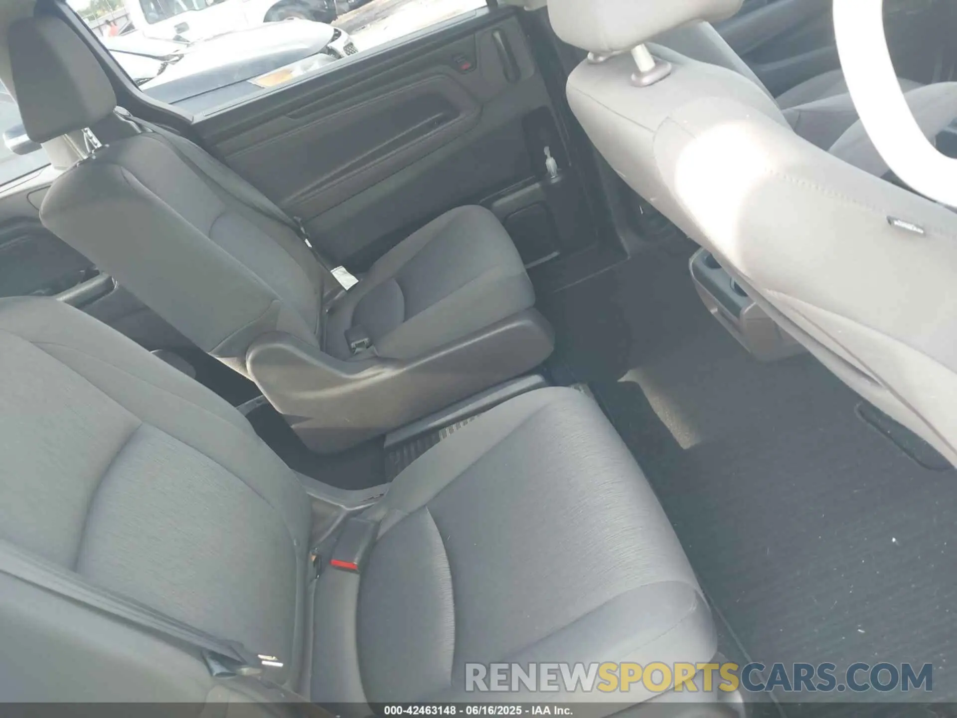 8 Photograph of a damaged car 5FNRL6H29LB020311 HONDA ODYSSEY 2020