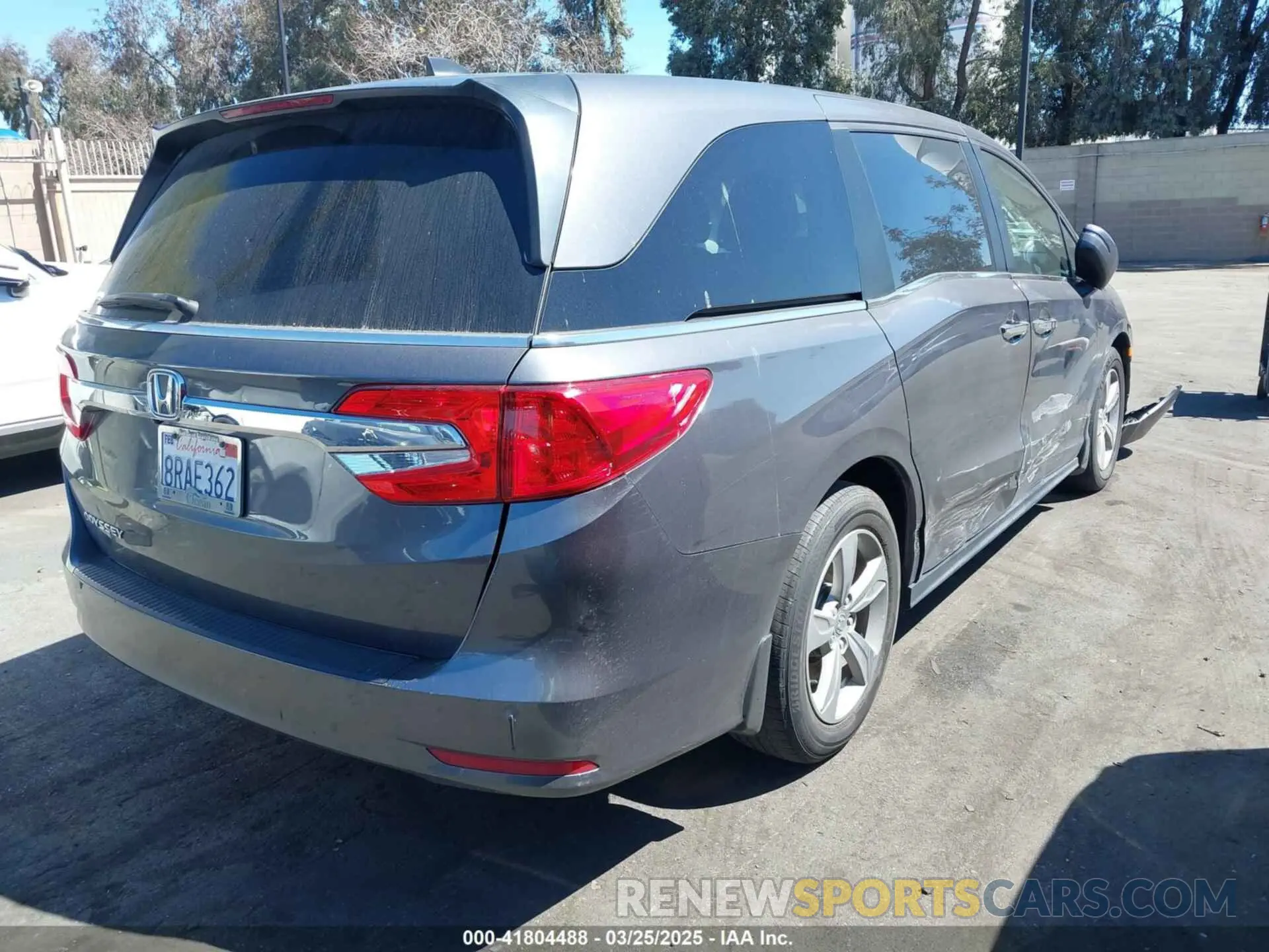 4 Photograph of a damaged car 5FNRL6H50LB025620 HONDA ODYSSEY 2020