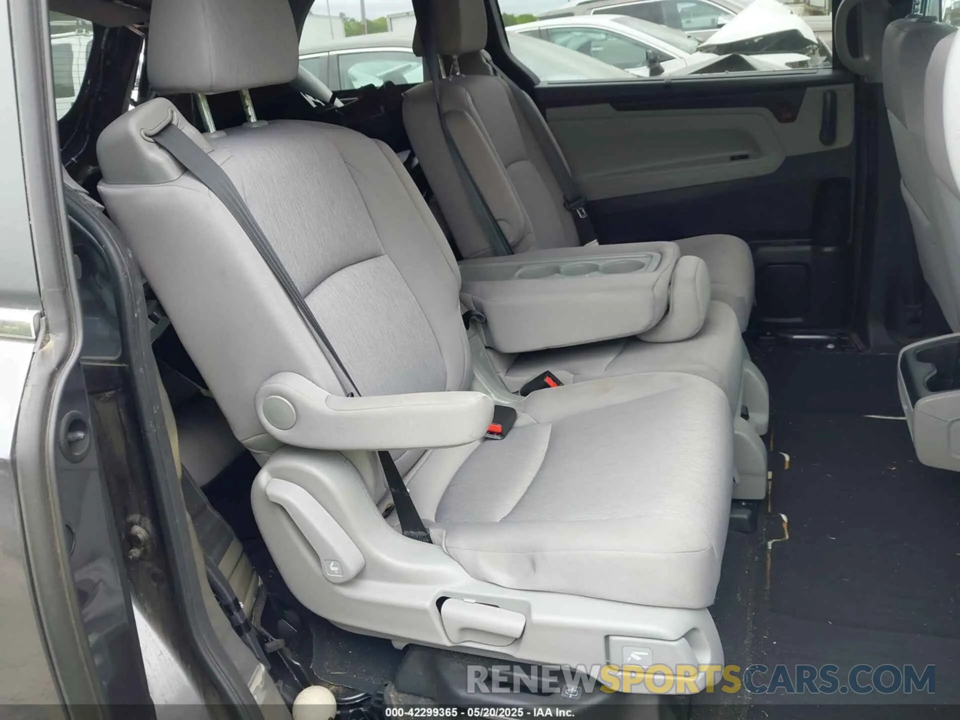 8 Photograph of a damaged car 5FNRL6H52LB038515 HONDA ODYSSEY 2020