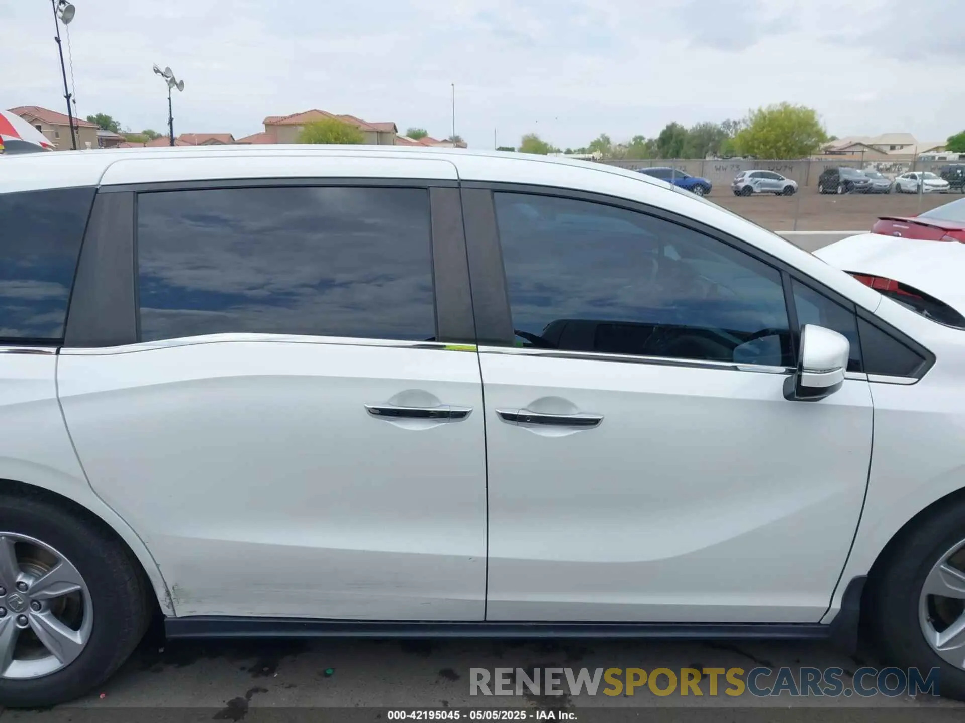 13 Photograph of a damaged car 5FNRL6H53LB038099 HONDA ODYSSEY 2020