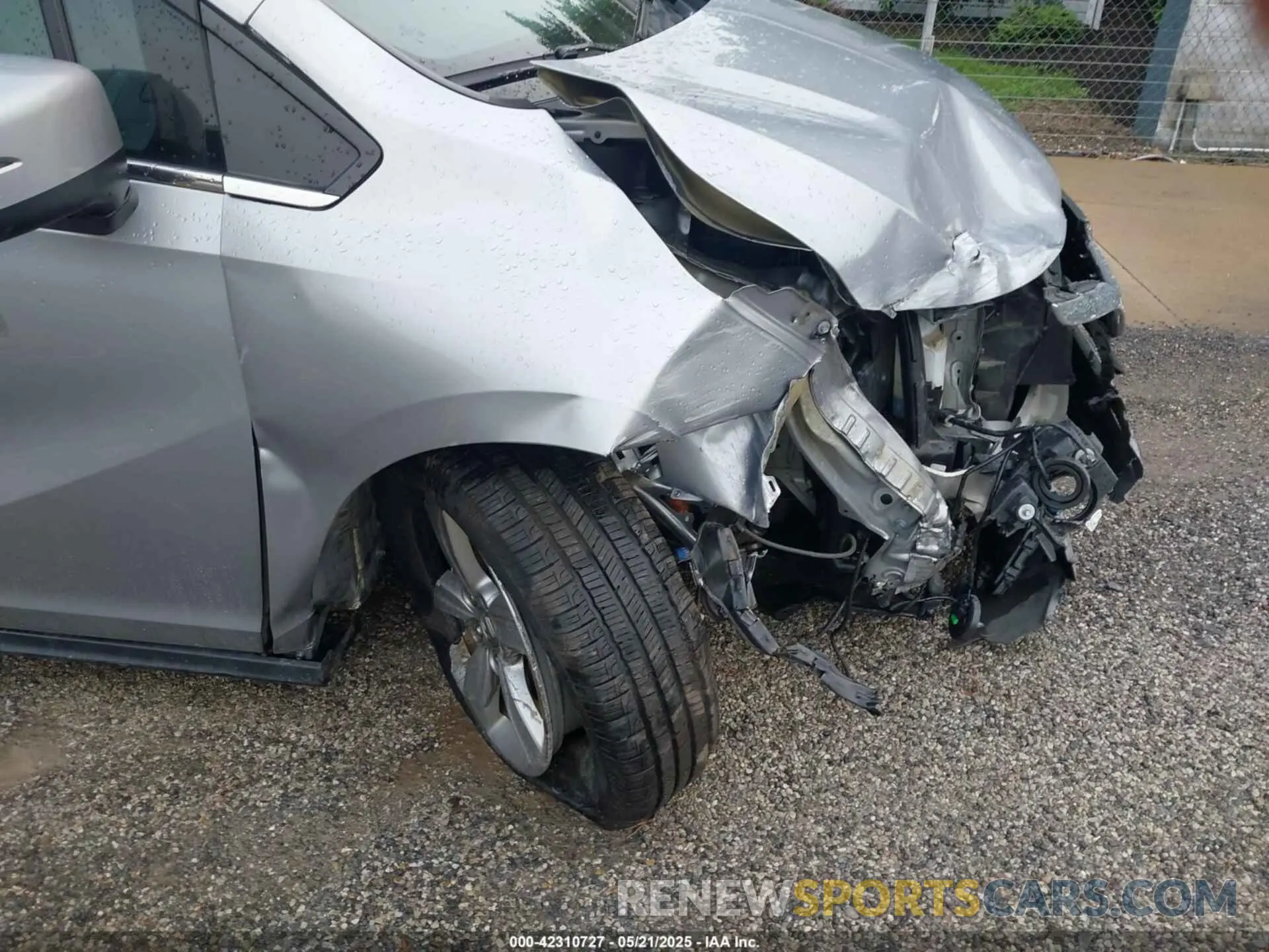 18 Photograph of a damaged car 5FNRL6H55LB056006 HONDA ODYSSEY 2020
