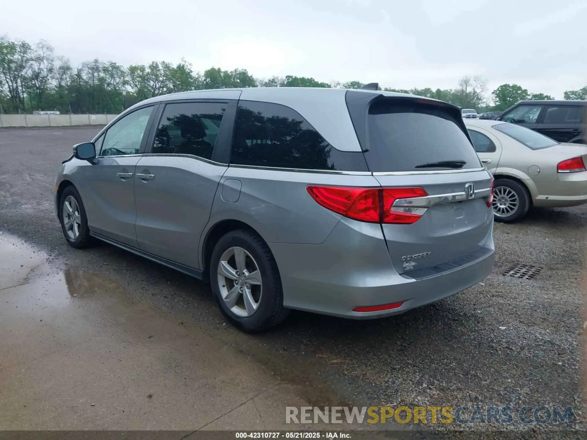 3 Photograph of a damaged car 5FNRL6H55LB056006 HONDA ODYSSEY 2020