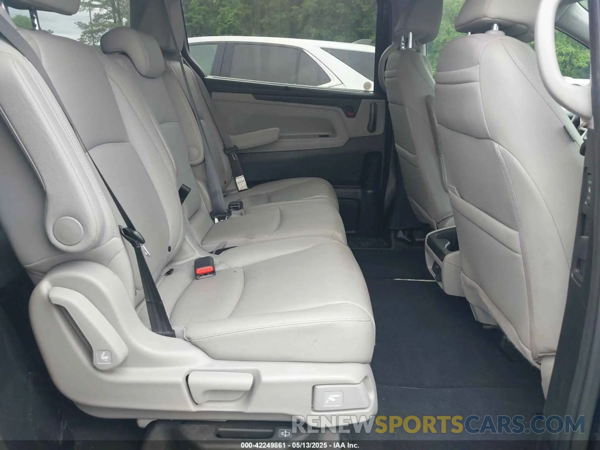 8 Photograph of a damaged car 5FNRL6H70LB048848 HONDA ODYSSEY 2020