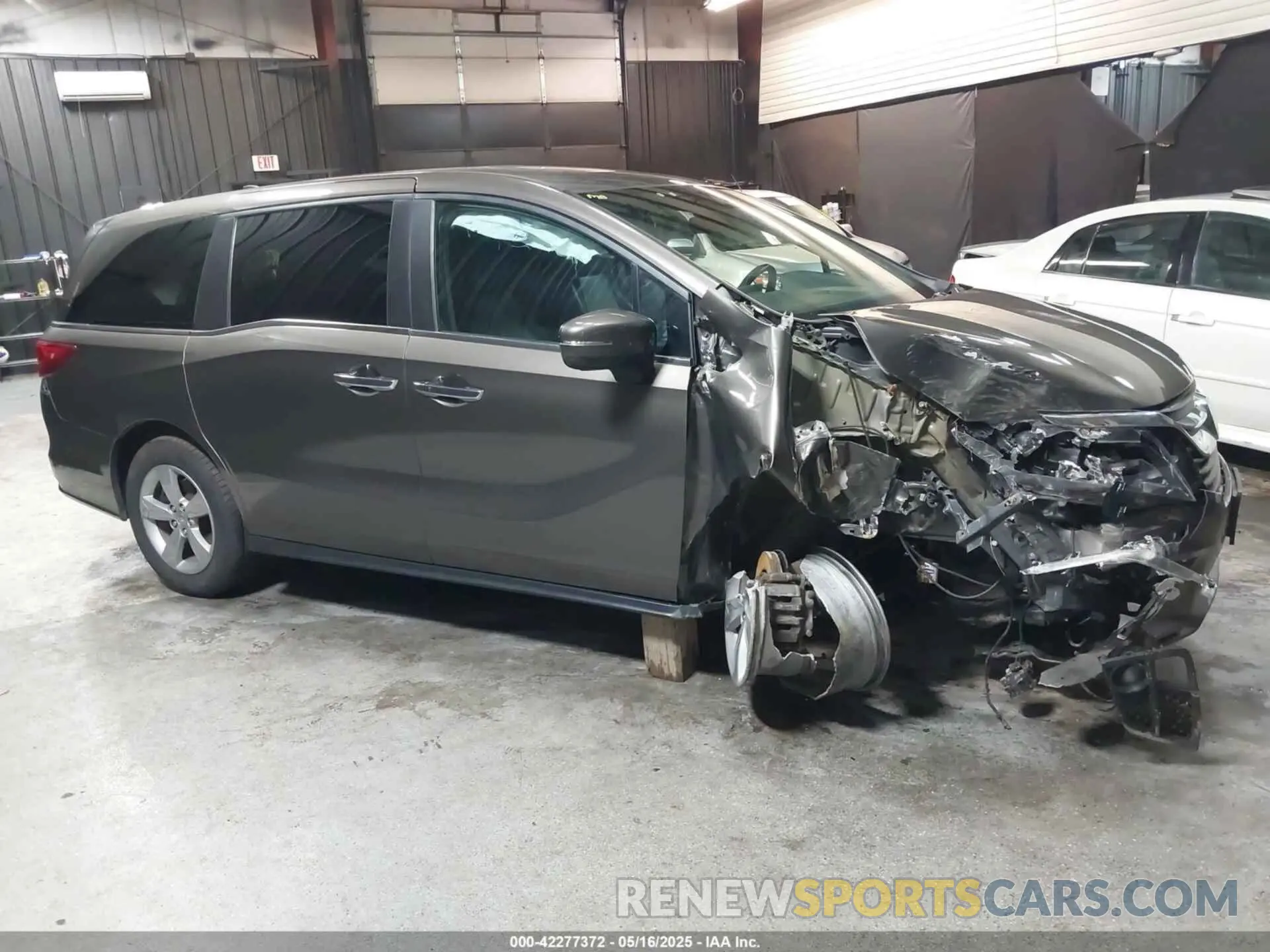 13 Photograph of a damaged car 5FNRL6H71LB007578 HONDA ODYSSEY 2020