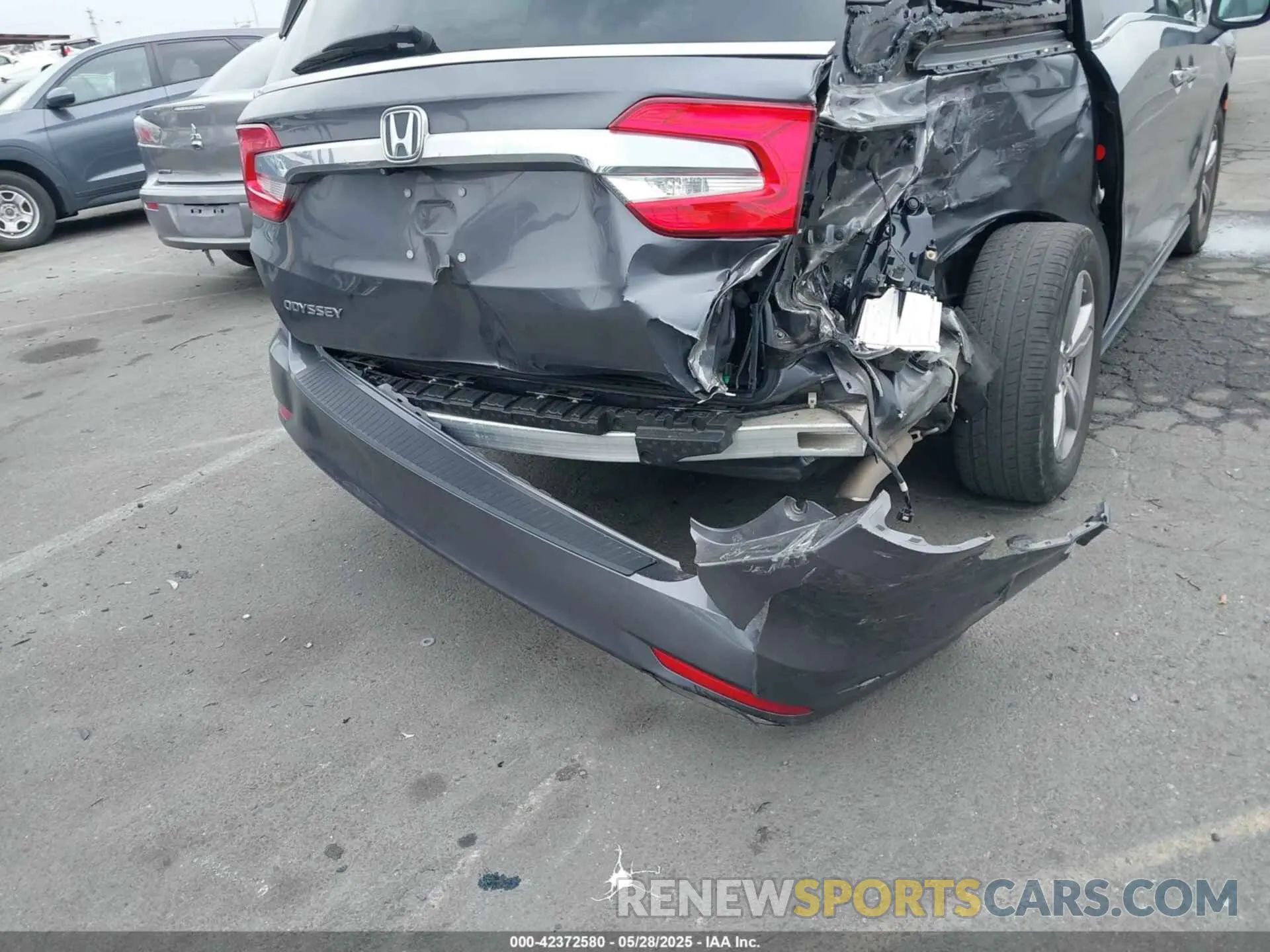 12 Photograph of a damaged car 5FNRL6H71LB035476 HONDA ODYSSEY 2020