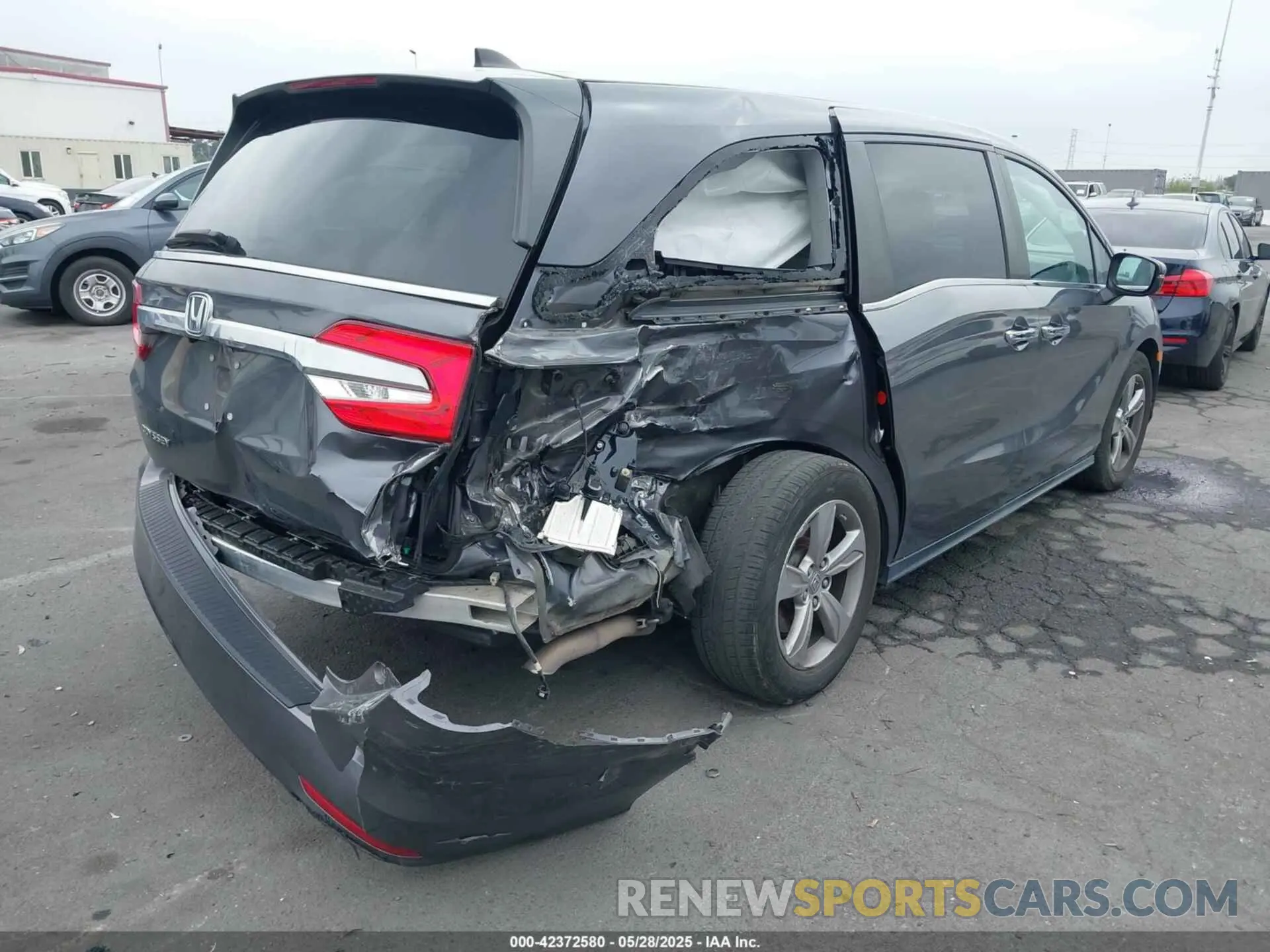 4 Photograph of a damaged car 5FNRL6H71LB035476 HONDA ODYSSEY 2020