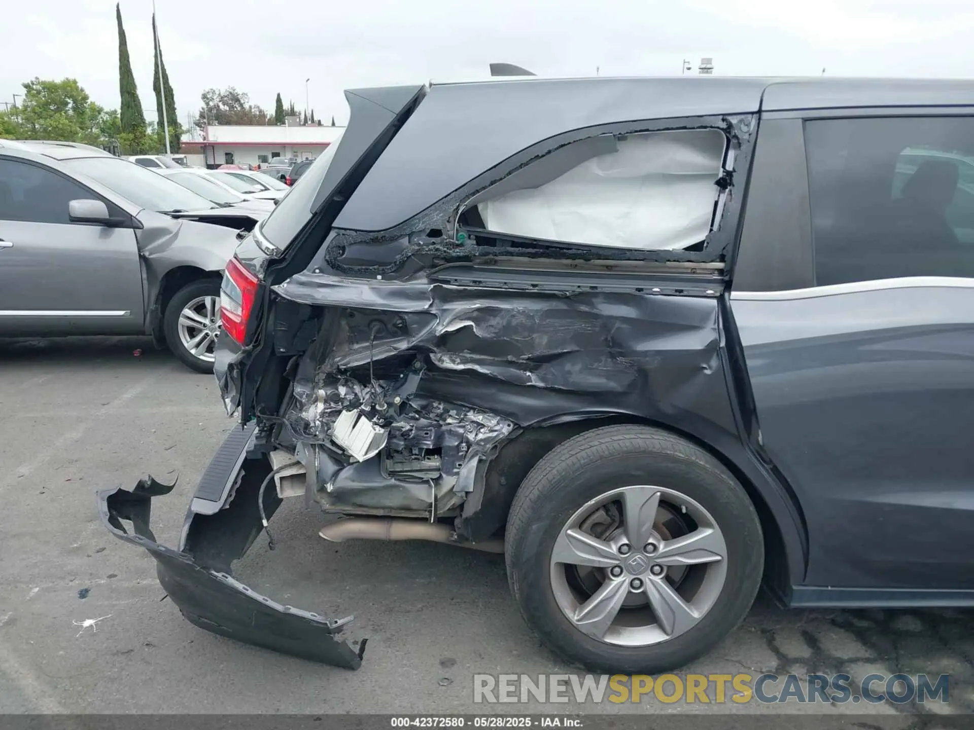6 Photograph of a damaged car 5FNRL6H71LB035476 HONDA ODYSSEY 2020