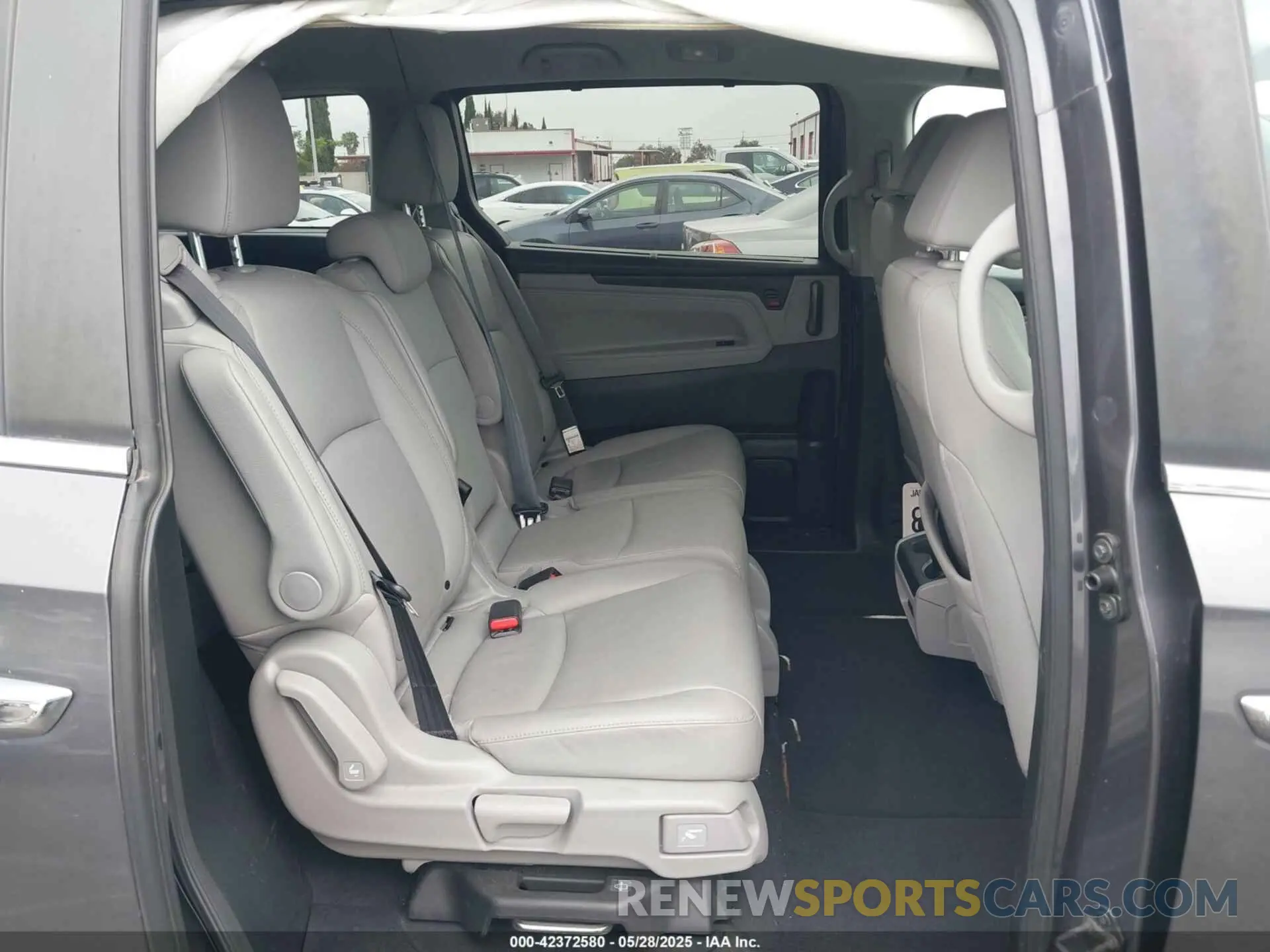 8 Photograph of a damaged car 5FNRL6H71LB035476 HONDA ODYSSEY 2020
