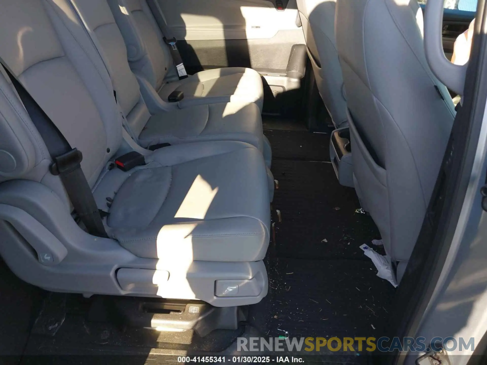 8 Photograph of a damaged car 5FNRL6H71LB037678 HONDA ODYSSEY 2020