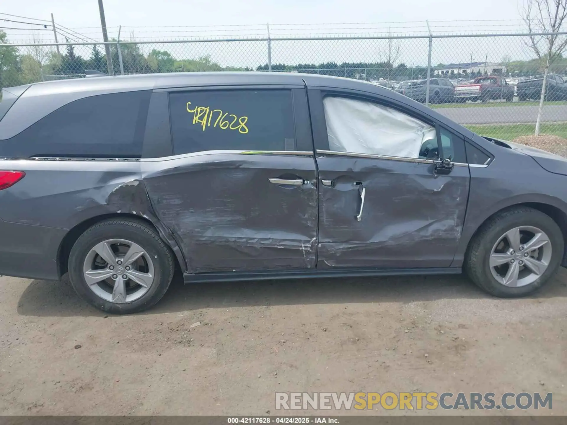 13 Photograph of a damaged car 5FNRL6H71LB054853 HONDA ODYSSEY 2020