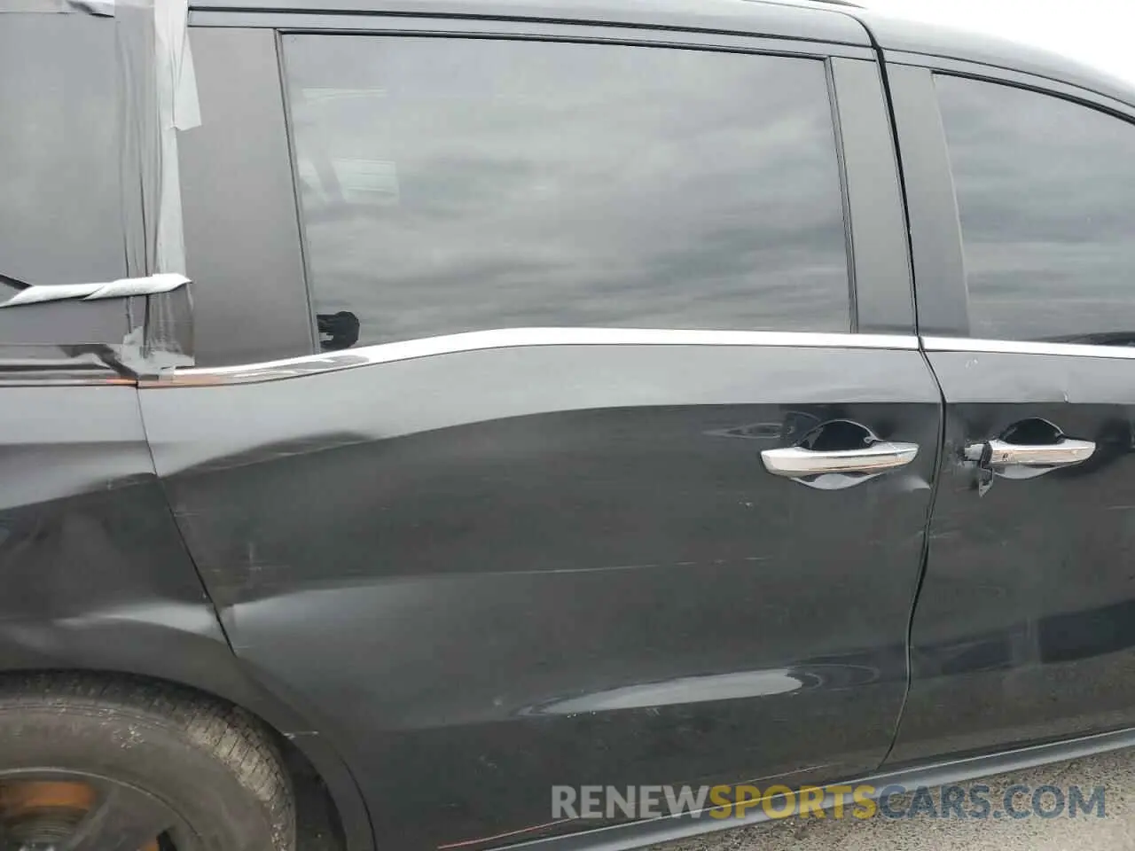 11 Photograph of a damaged car 5FNRL6H73LB027654 HONDA ODYSSEY 2020