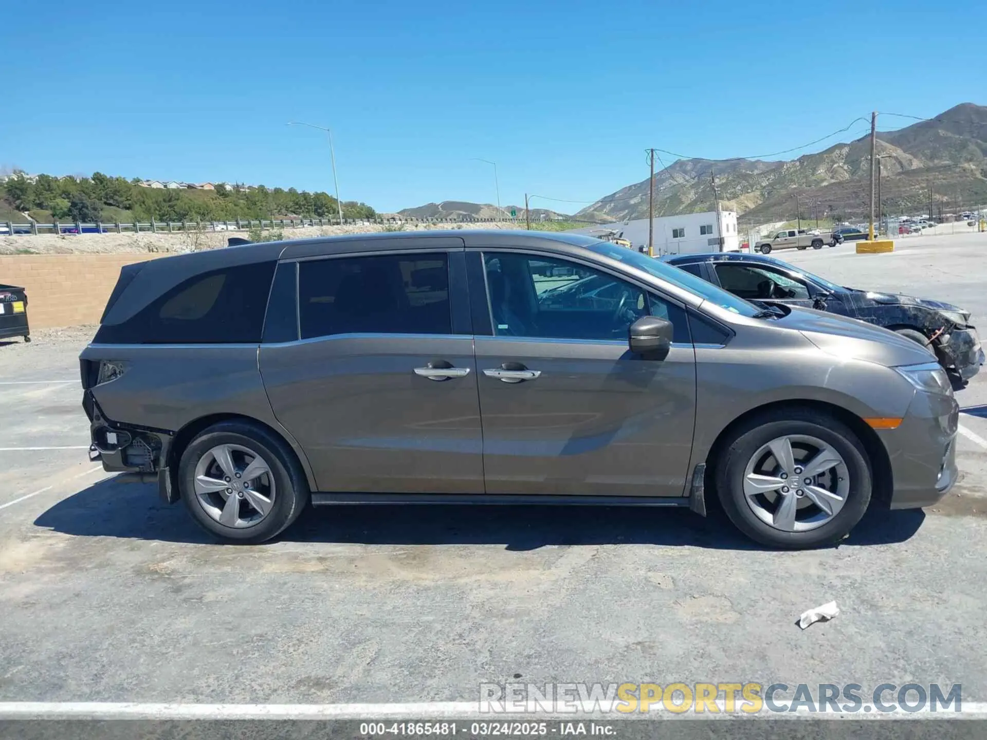 13 Photograph of a damaged car 5FNRL6H74LB012015 HONDA ODYSSEY 2020