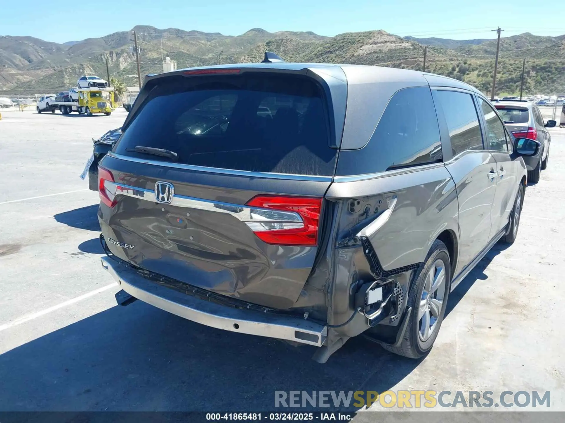 4 Photograph of a damaged car 5FNRL6H74LB012015 HONDA ODYSSEY 2020