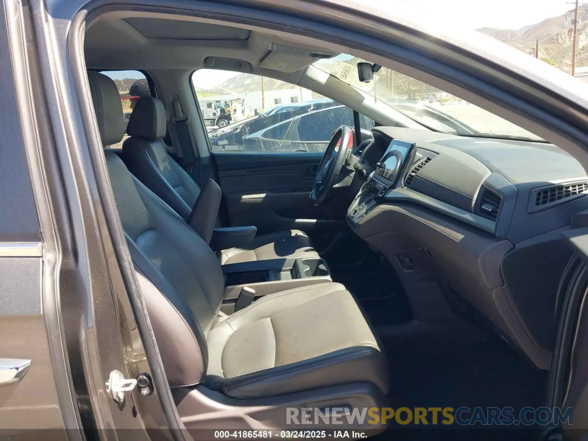 5 Photograph of a damaged car 5FNRL6H74LB012015 HONDA ODYSSEY 2020