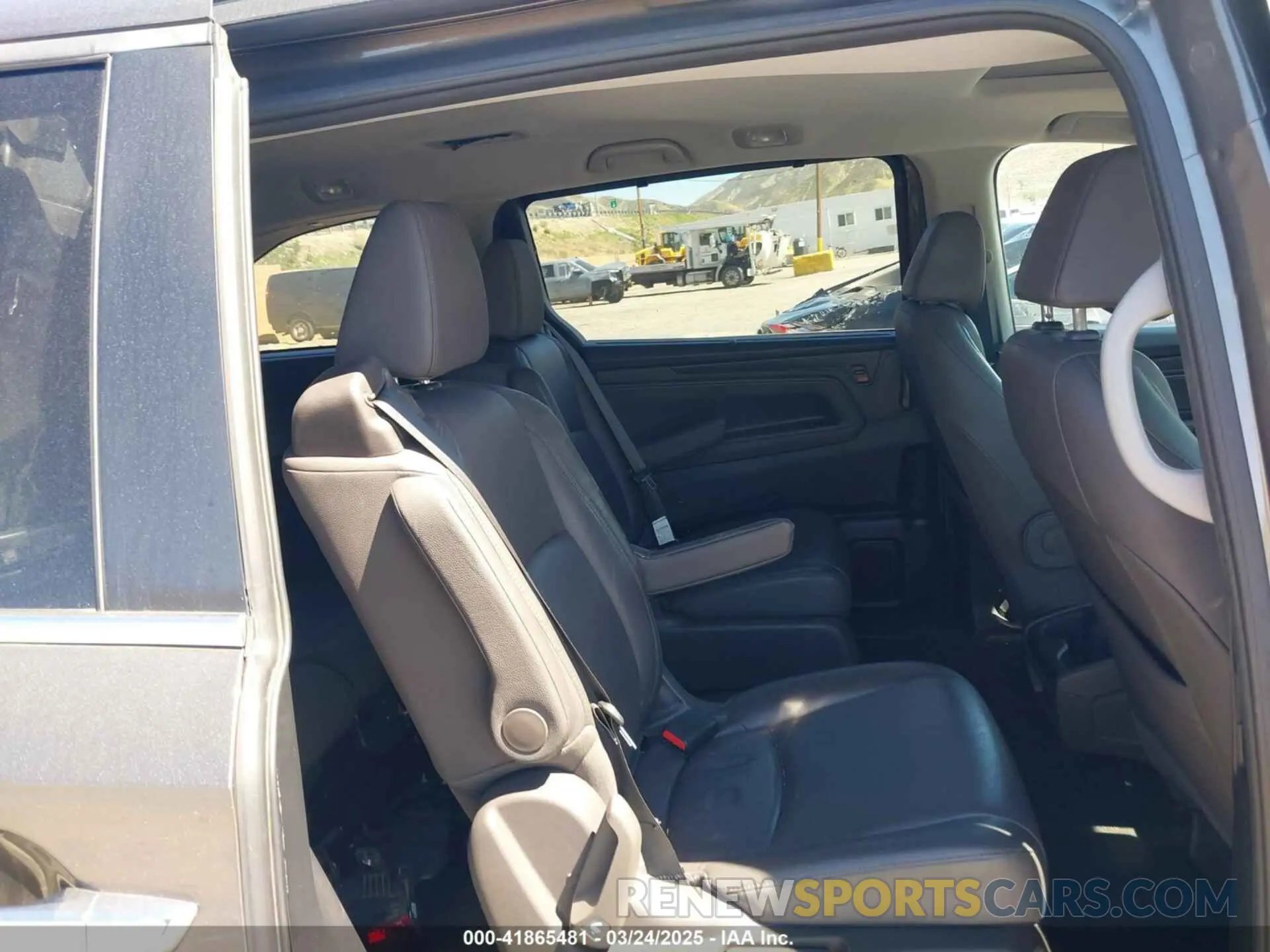 8 Photograph of a damaged car 5FNRL6H74LB012015 HONDA ODYSSEY 2020