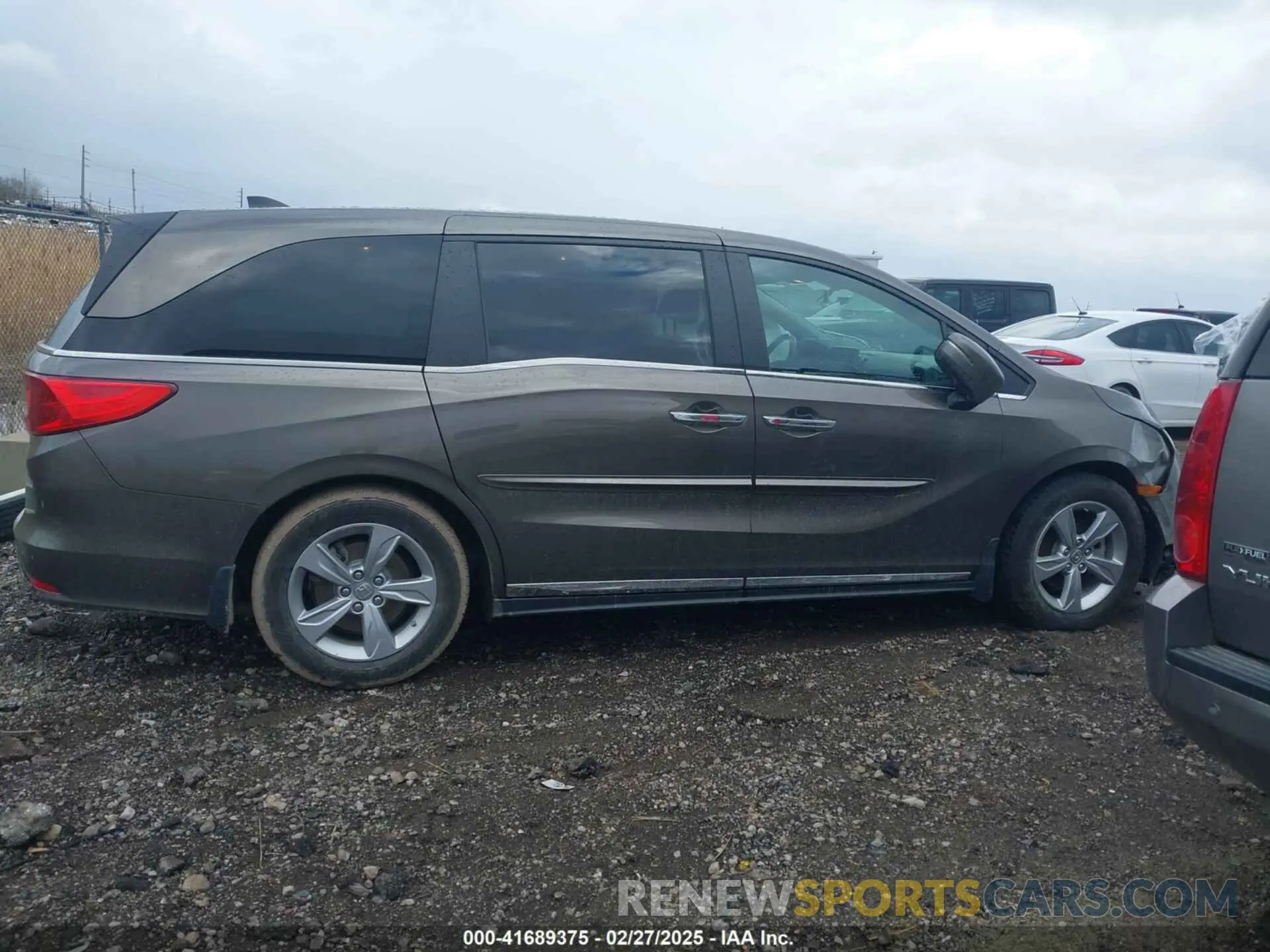 13 Photograph of a damaged car 5FNRL6H74LB024598 HONDA ODYSSEY 2020