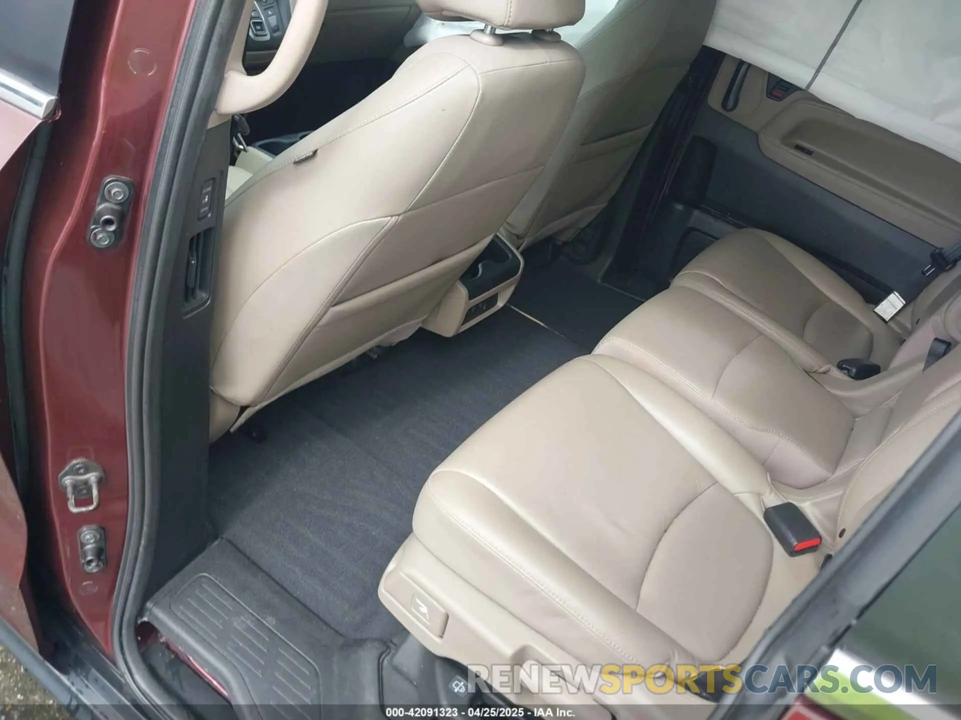 8 Photograph of a damaged car 5FNRL6H74LB041613 HONDA ODYSSEY 2020