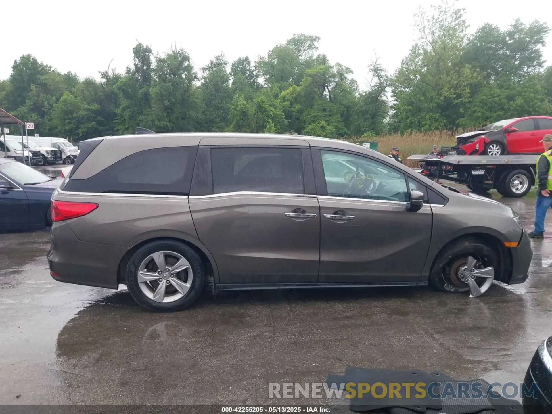 13 Photograph of a damaged car 5FNRL6H75LB000360 HONDA ODYSSEY 2020