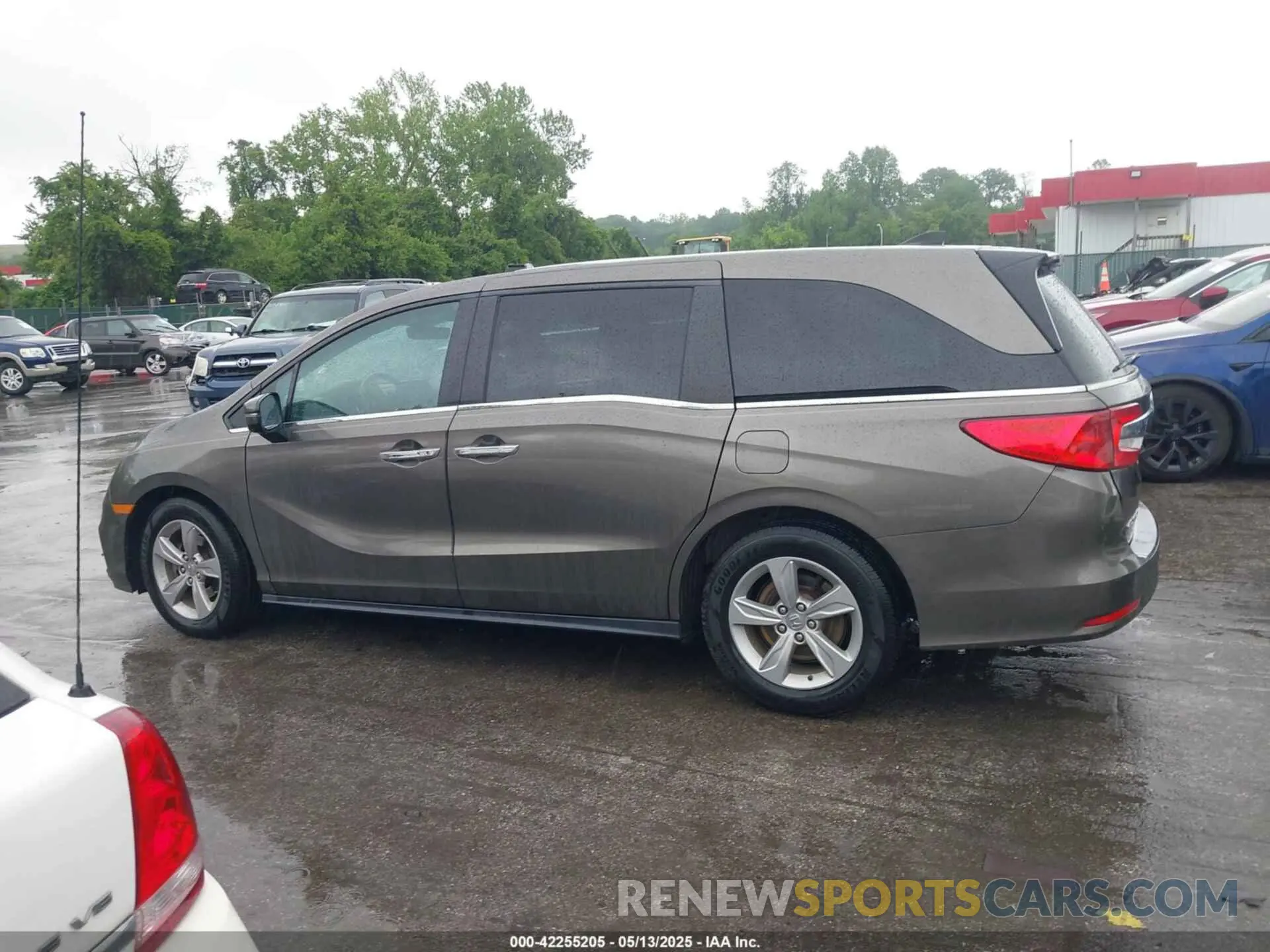14 Photograph of a damaged car 5FNRL6H75LB000360 HONDA ODYSSEY 2020