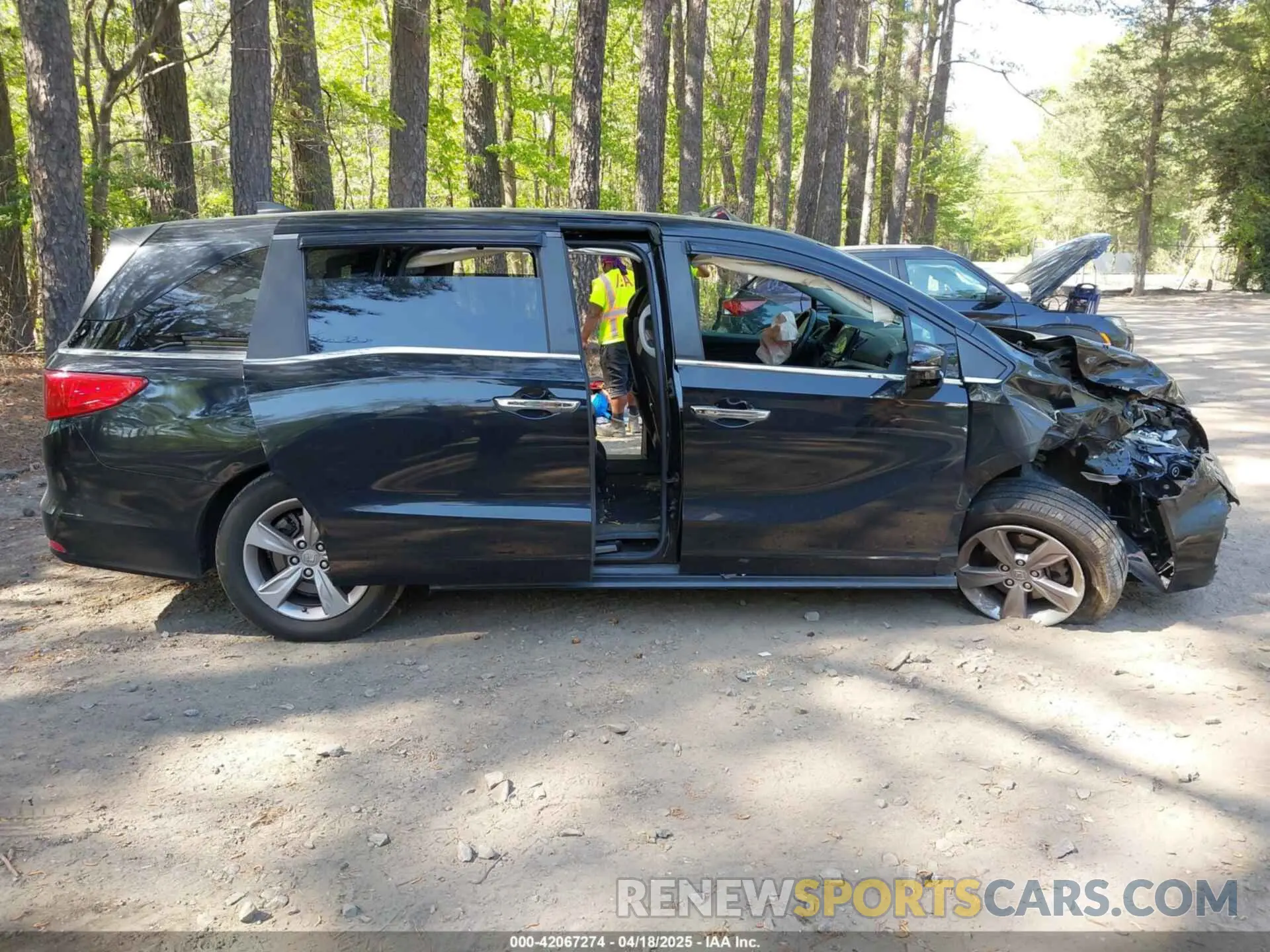 12 Photograph of a damaged car 5FNRL6H75LB022763 HONDA ODYSSEY 2020