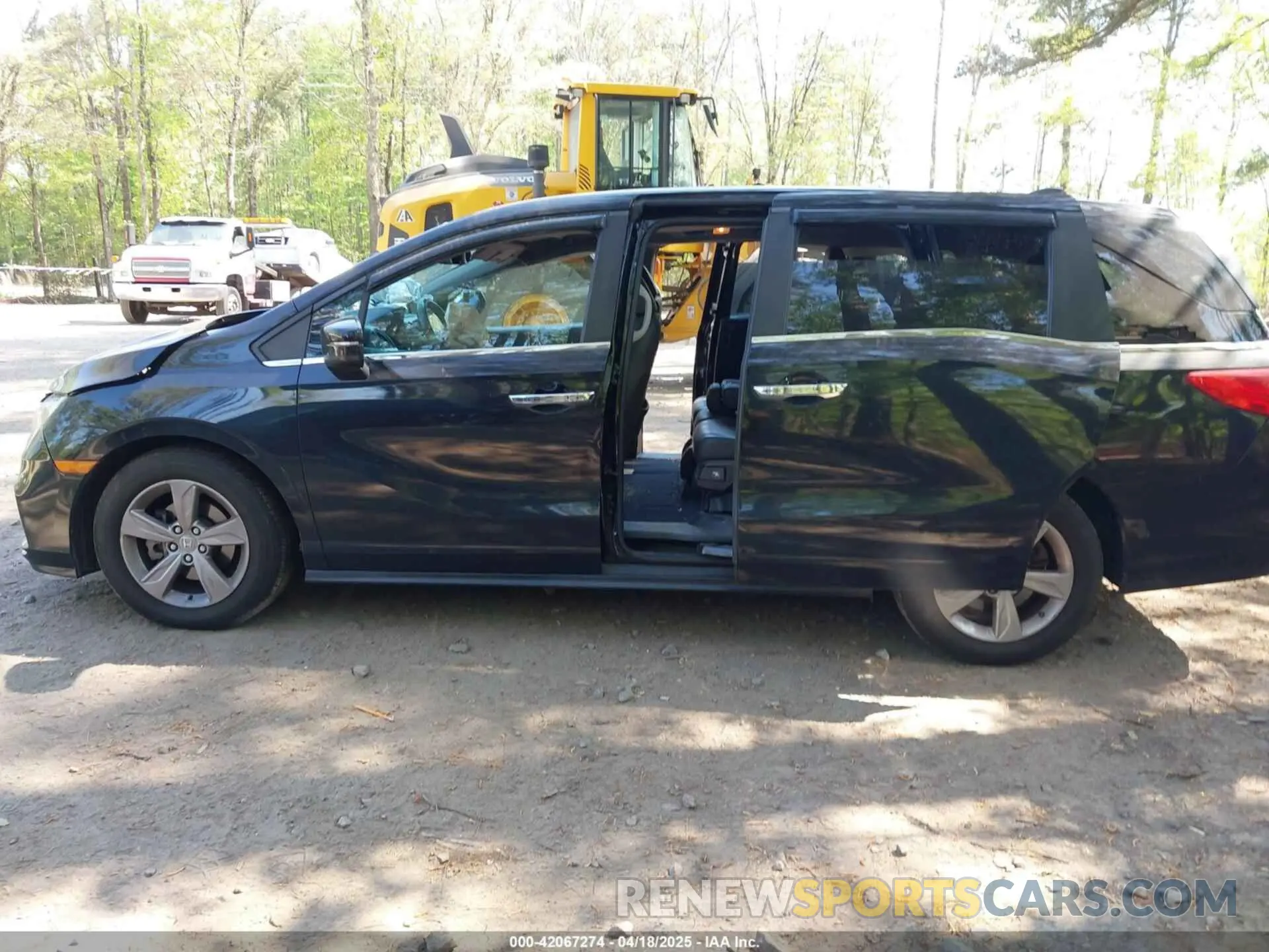 13 Photograph of a damaged car 5FNRL6H75LB022763 HONDA ODYSSEY 2020