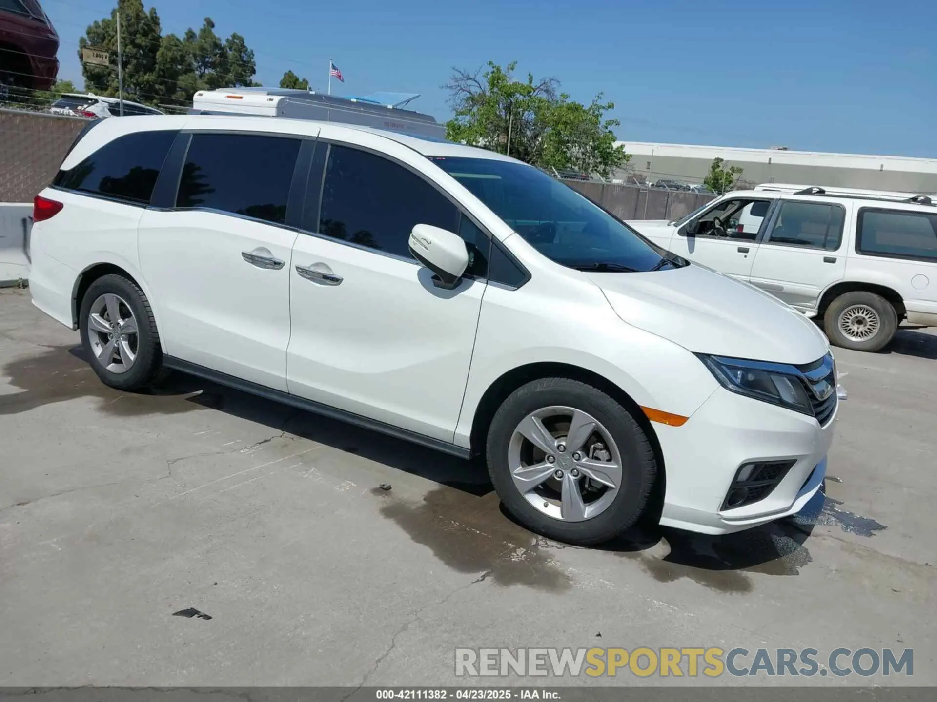 1 Photograph of a damaged car 5FNRL6H76LB028748 HONDA ODYSSEY 2020