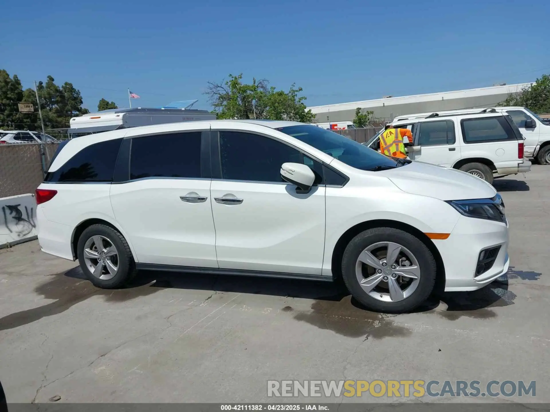 12 Photograph of a damaged car 5FNRL6H76LB028748 HONDA ODYSSEY 2020