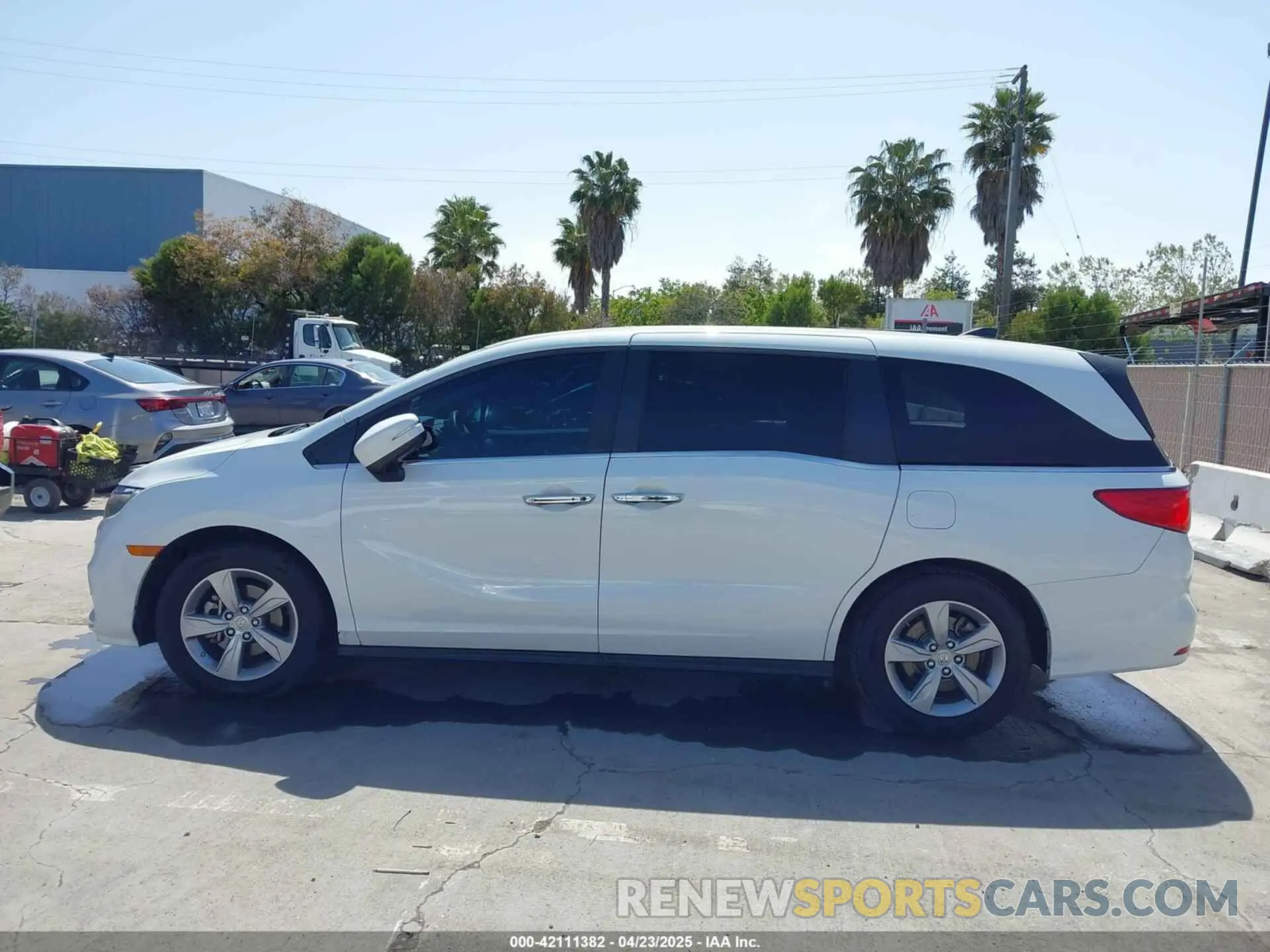 13 Photograph of a damaged car 5FNRL6H76LB028748 HONDA ODYSSEY 2020