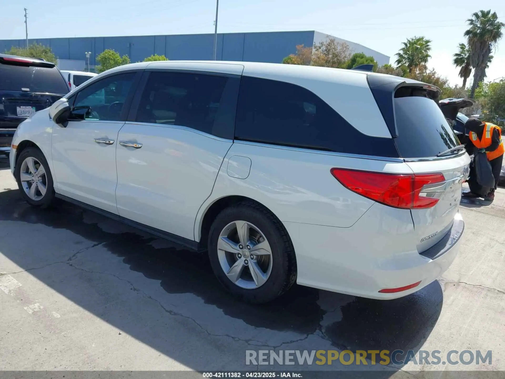 3 Photograph of a damaged car 5FNRL6H76LB028748 HONDA ODYSSEY 2020
