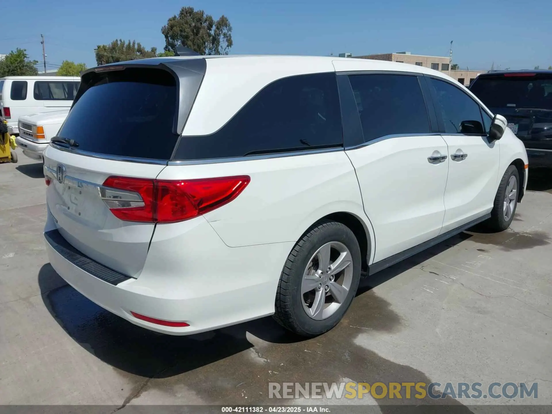 4 Photograph of a damaged car 5FNRL6H76LB028748 HONDA ODYSSEY 2020