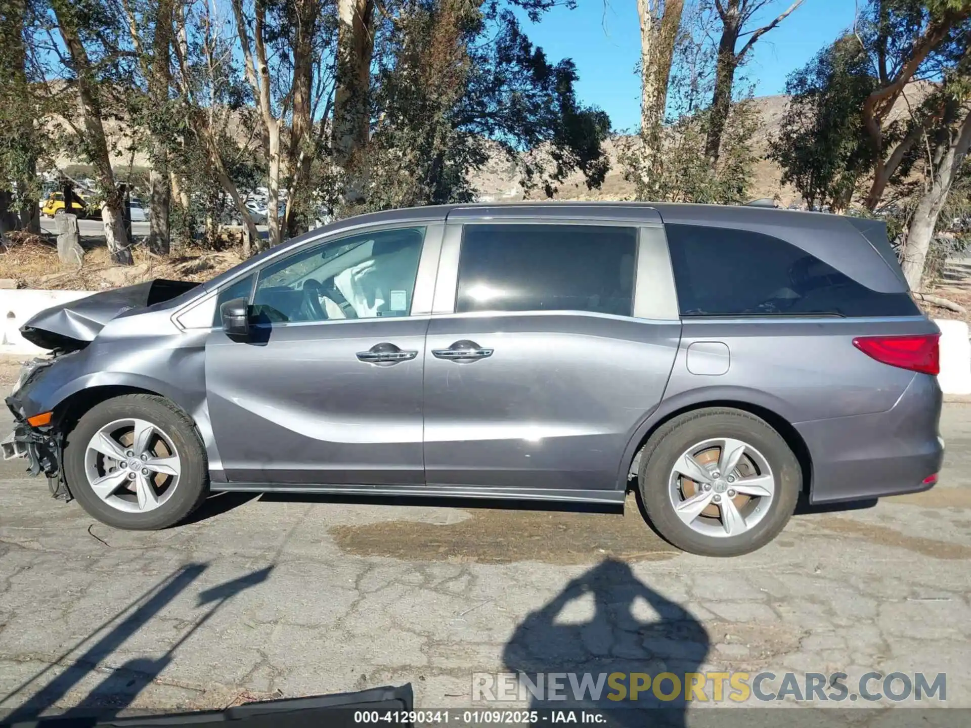 13 Photograph of a damaged car 5FNRL6H76LB066738 HONDA ODYSSEY 2020