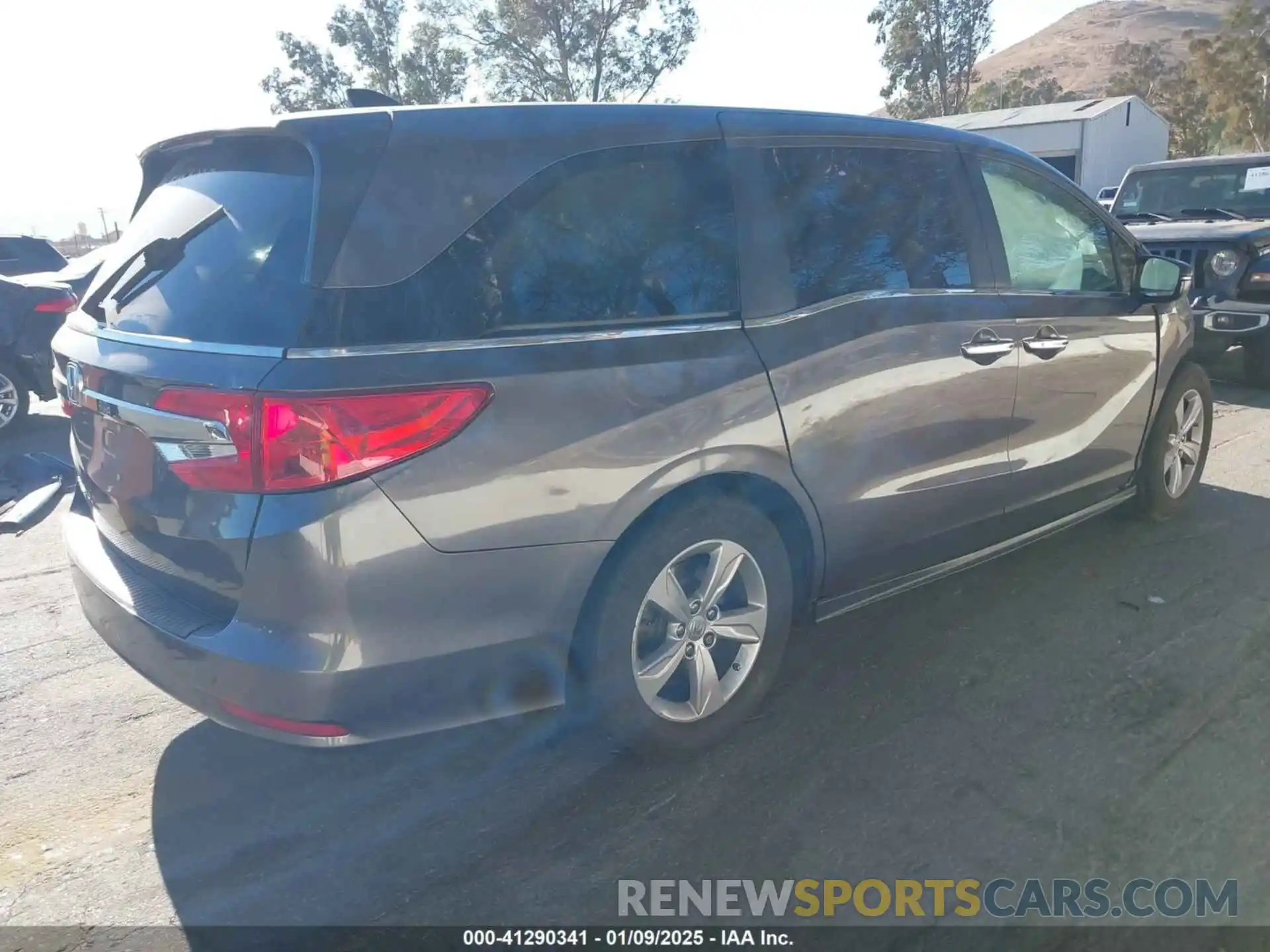 4 Photograph of a damaged car 5FNRL6H76LB066738 HONDA ODYSSEY 2020