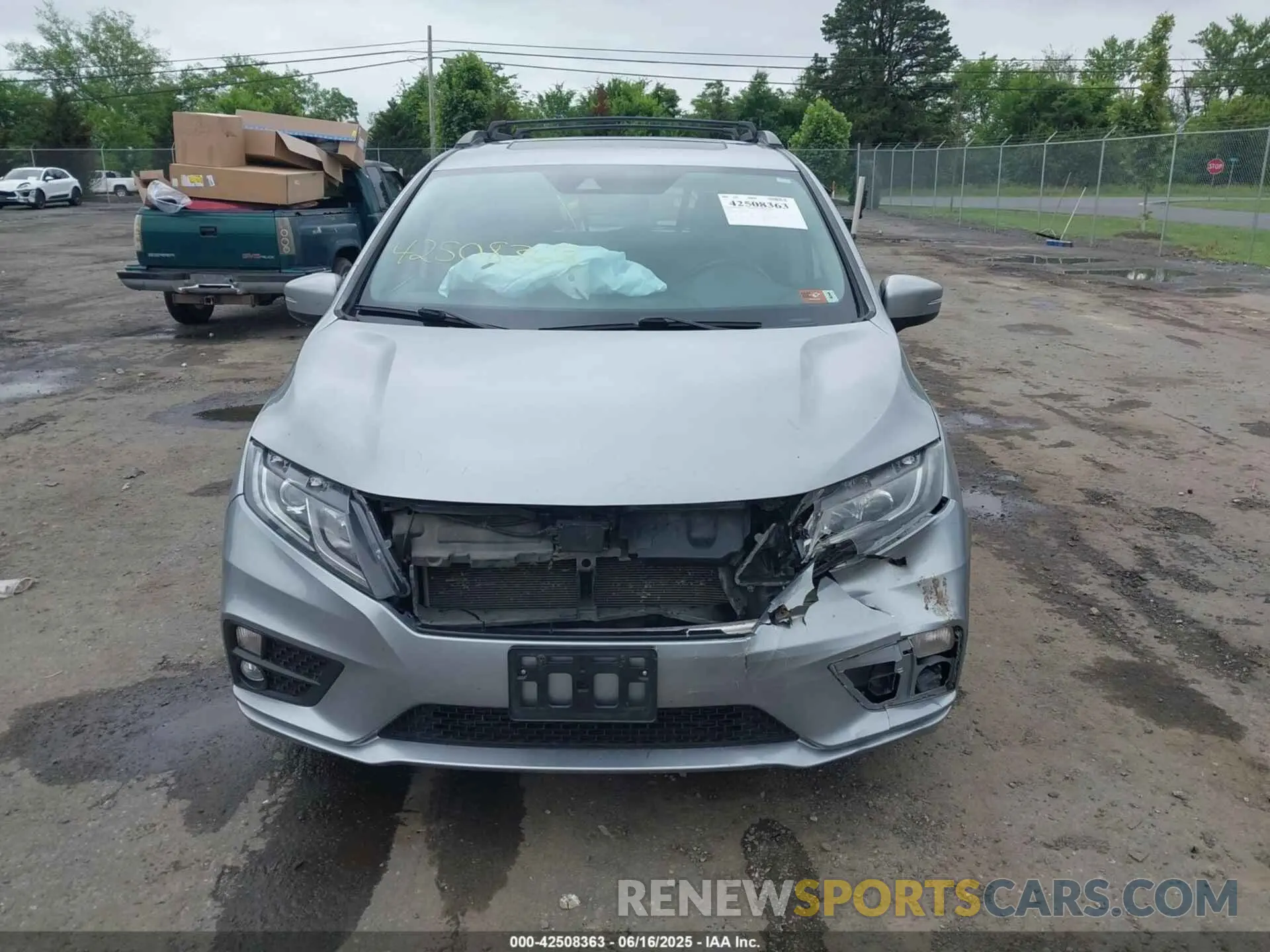 12 Photograph of a damaged car 5FNRL6H76LB073396 HONDA ODYSSEY 2020