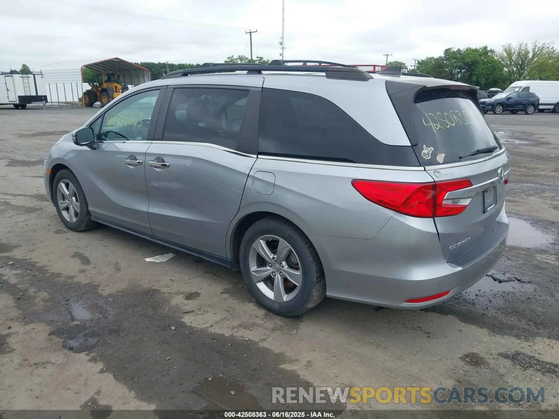 3 Photograph of a damaged car 5FNRL6H76LB073396 HONDA ODYSSEY 2020