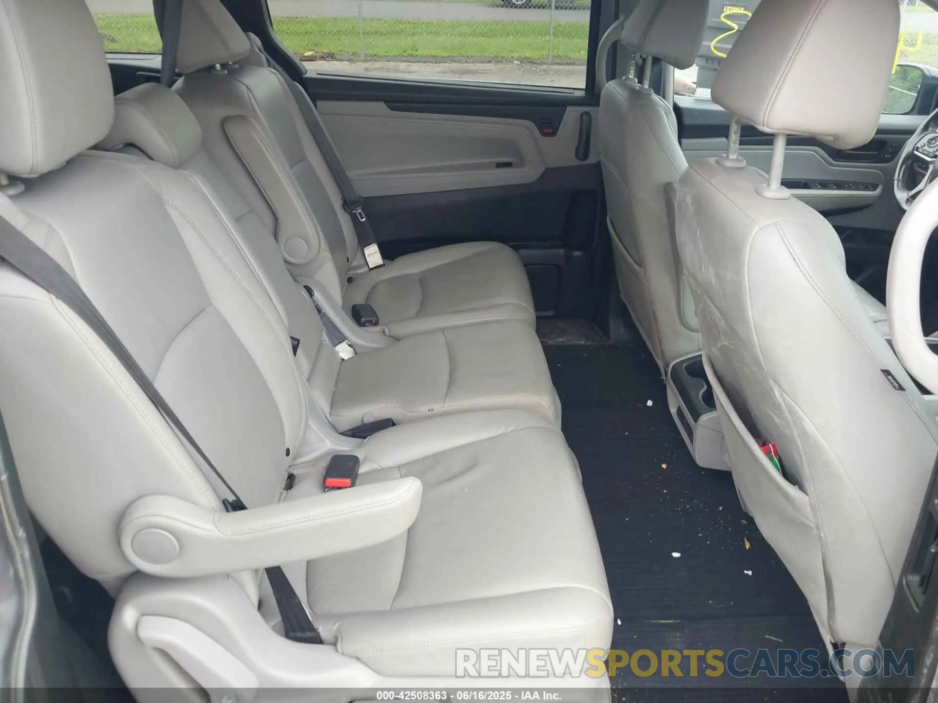 8 Photograph of a damaged car 5FNRL6H76LB073396 HONDA ODYSSEY 2020