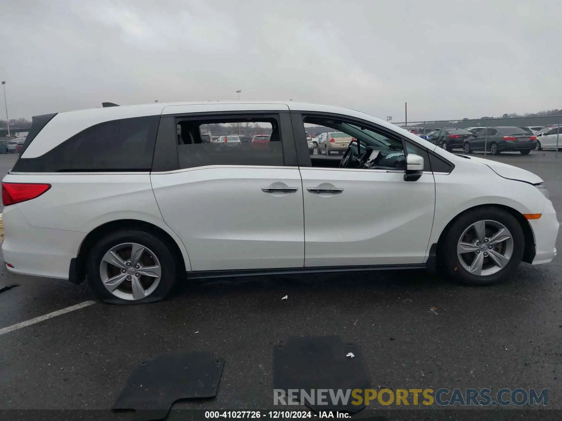 12 Photograph of a damaged car 5FNRL6H78LB031411 HONDA ODYSSEY 2020