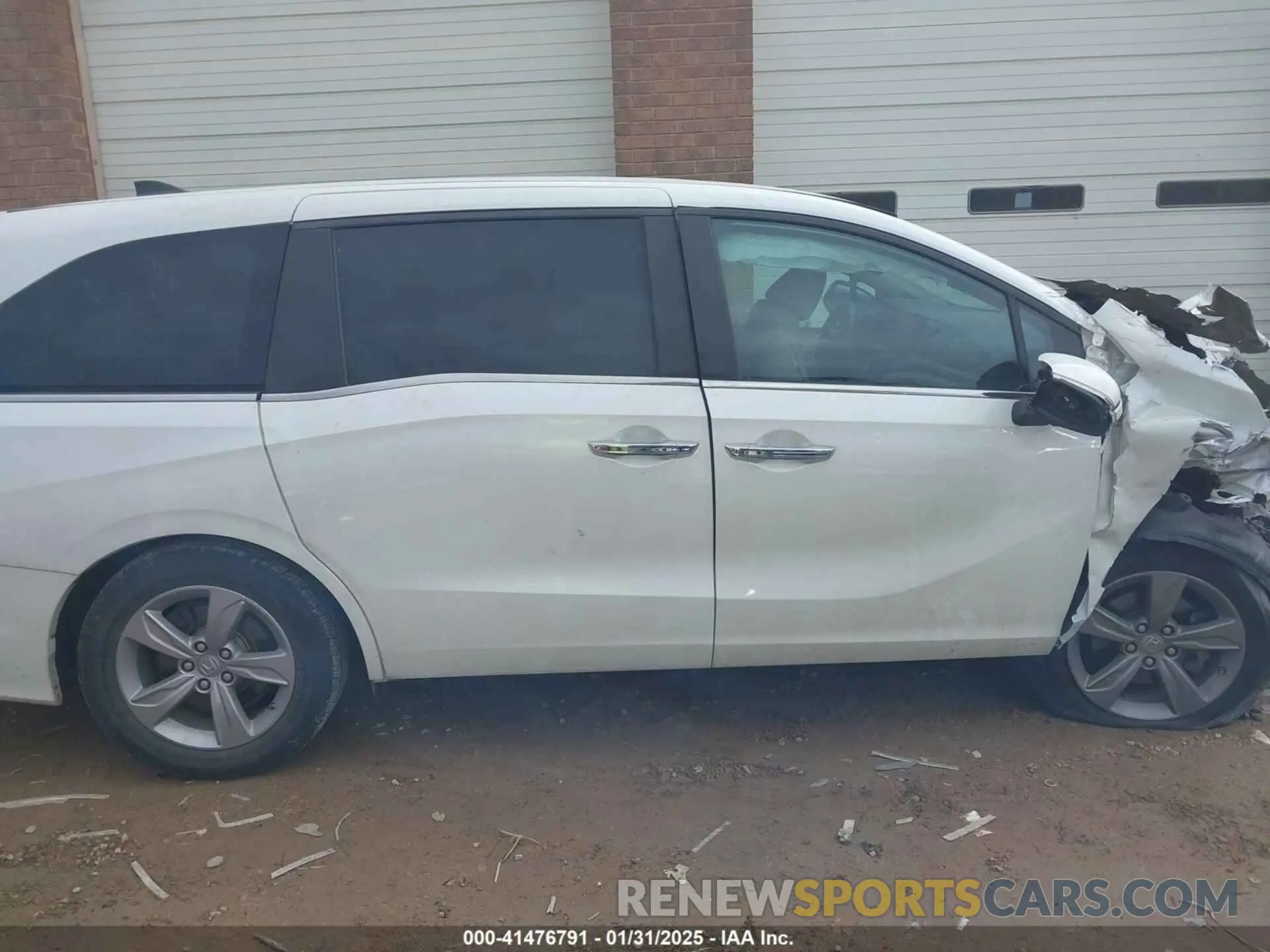 12 Photograph of a damaged car 5FNRL6H78LB036849 HONDA ODYSSEY 2020