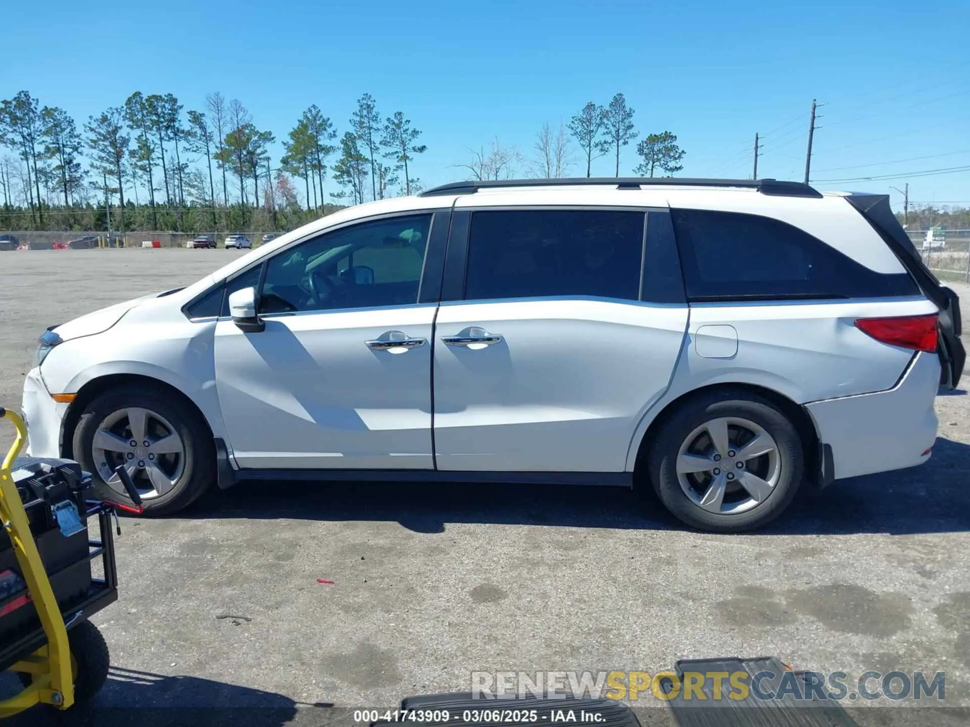 14 Photograph of a damaged car 5FNRL6H79LB025360 HONDA ODYSSEY 2020