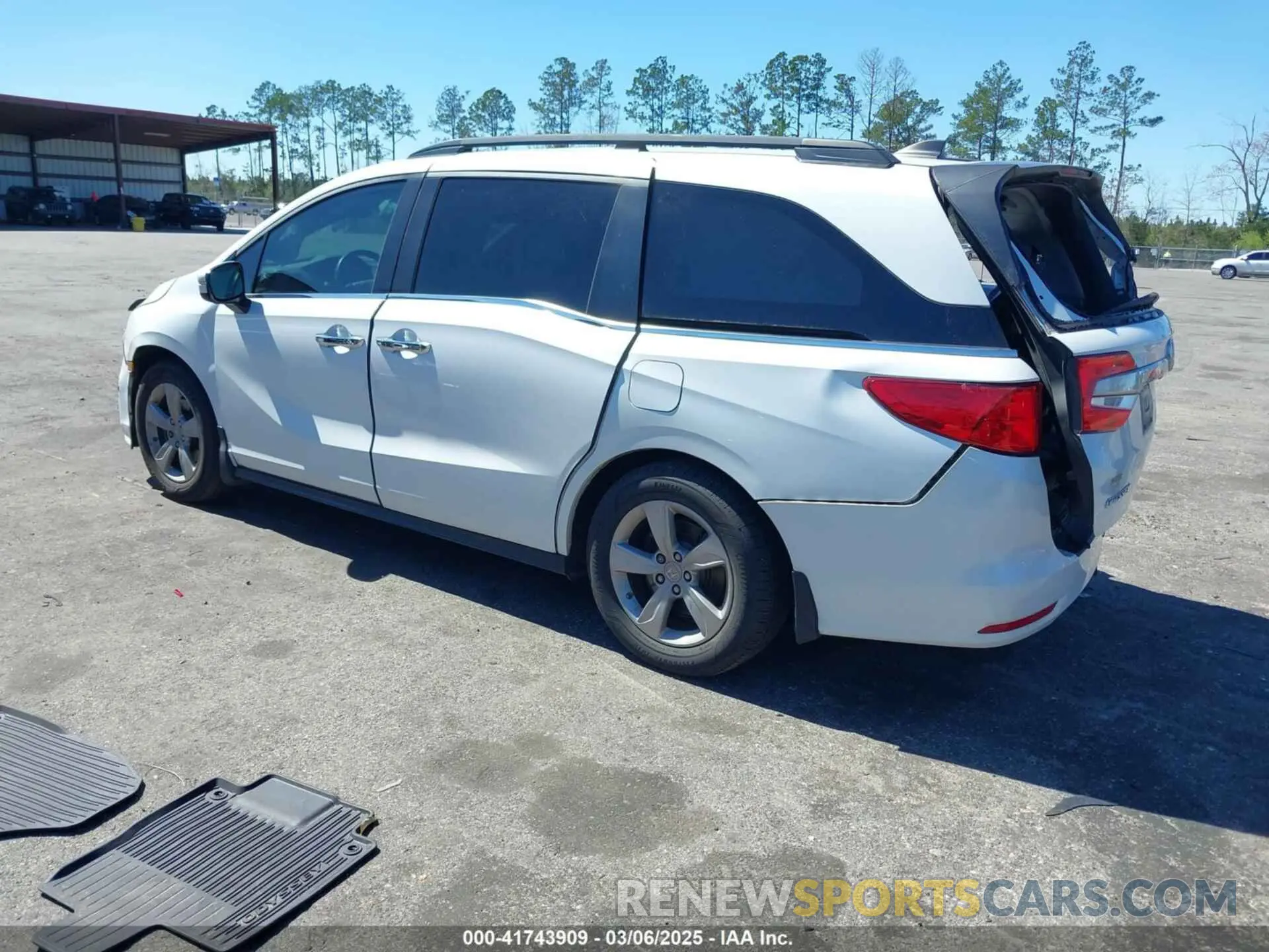 3 Photograph of a damaged car 5FNRL6H79LB025360 HONDA ODYSSEY 2020
