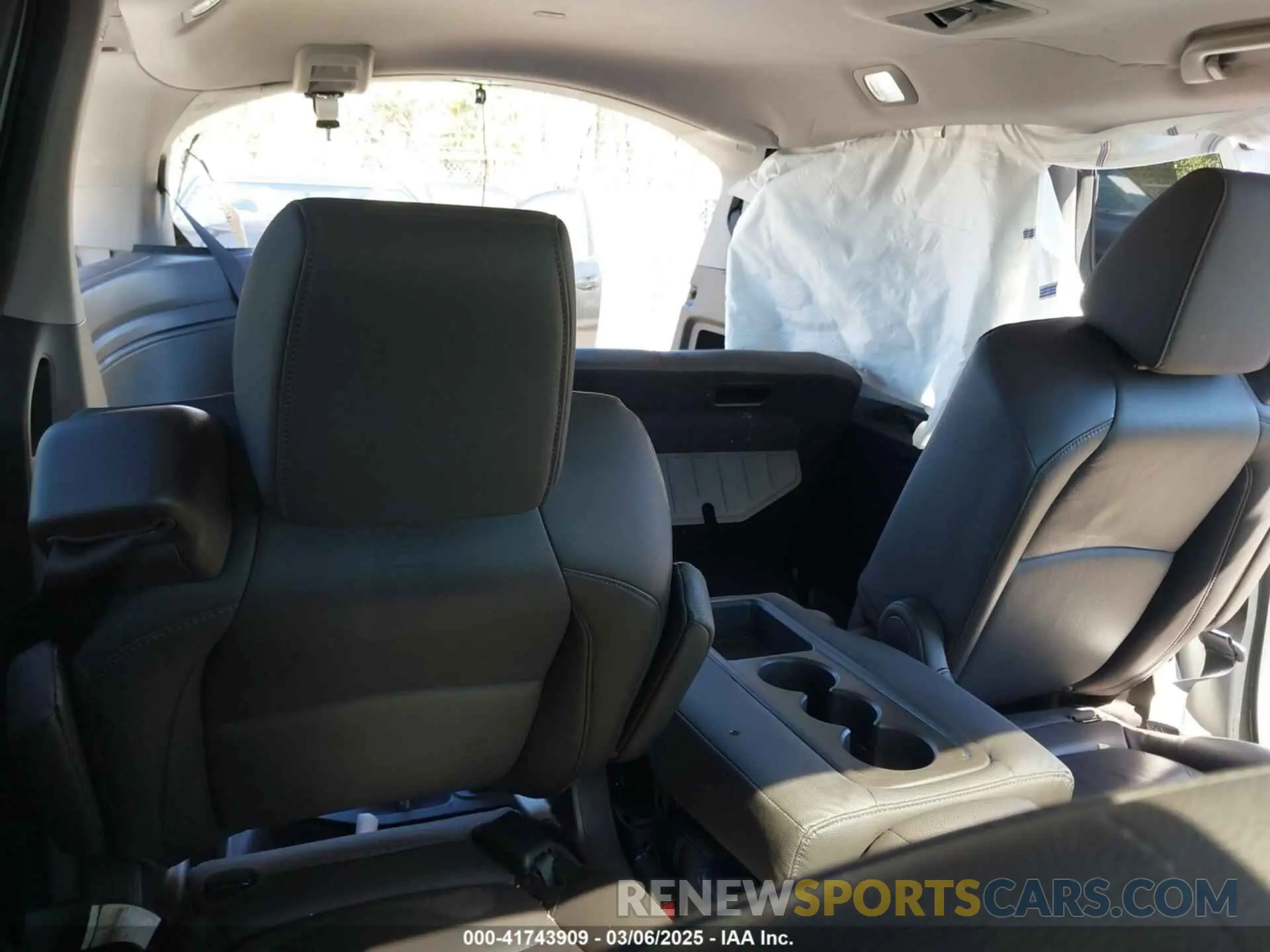 8 Photograph of a damaged car 5FNRL6H79LB025360 HONDA ODYSSEY 2020