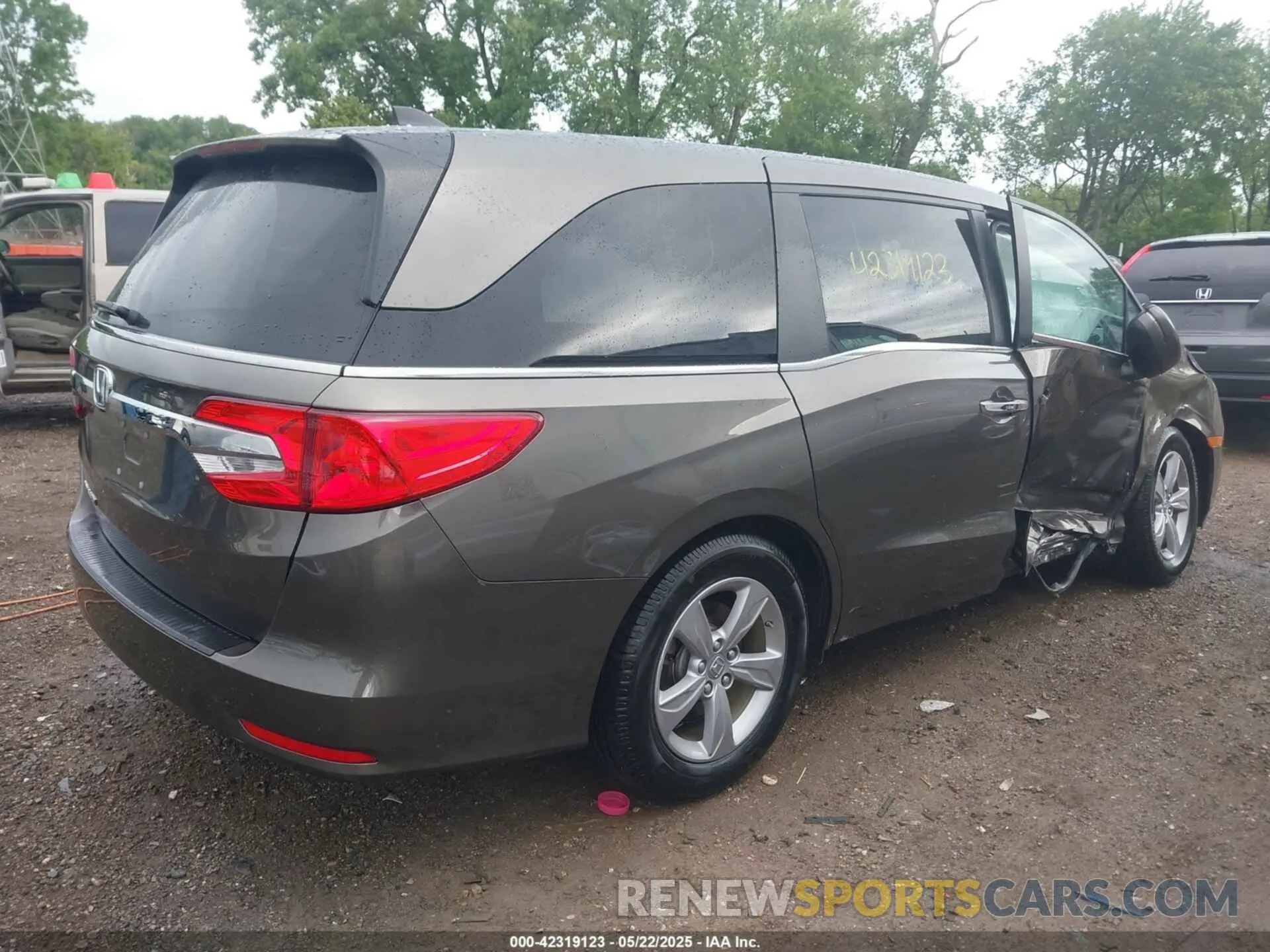 4 Photograph of a damaged car 5FNRL6H79LB048802 HONDA ODYSSEY 2020