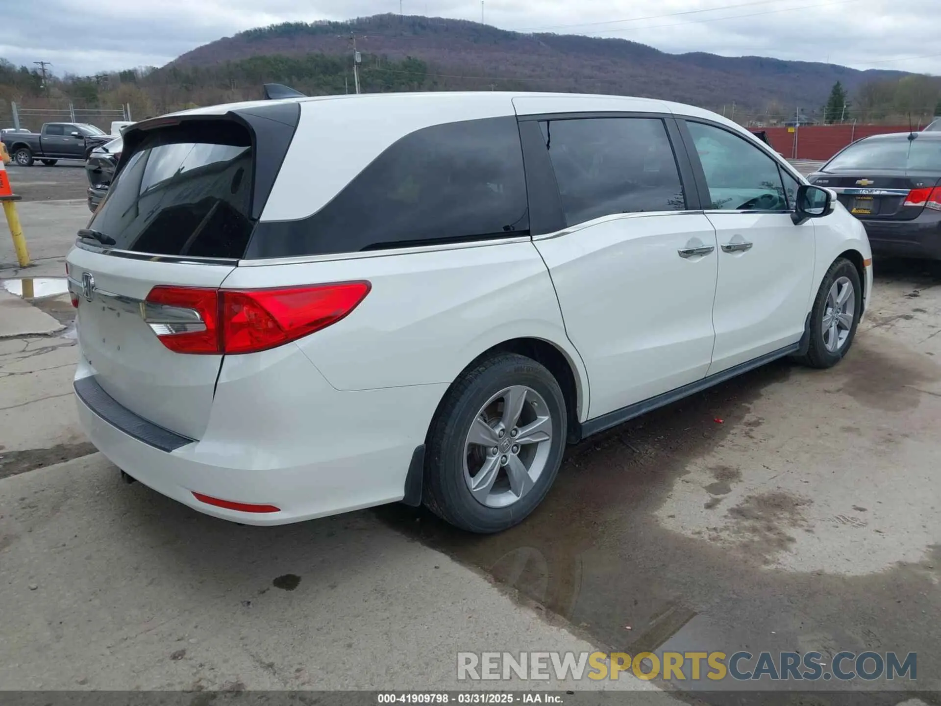4 Photograph of a damaged car 5FNRL6H7XLB053197 HONDA ODYSSEY 2020