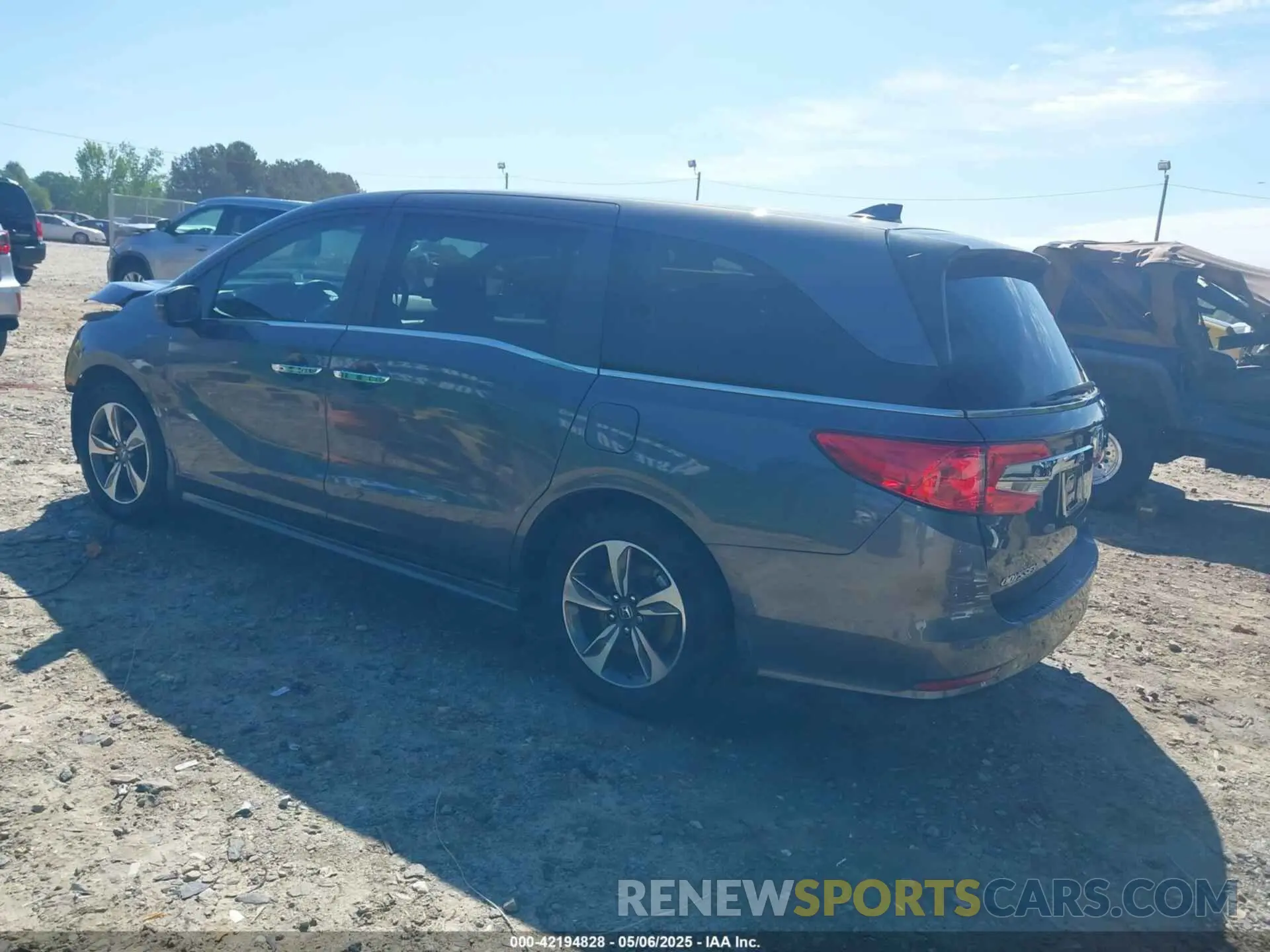 3 Photograph of a damaged car 5FNRL6H84LB001511 HONDA ODYSSEY 2020