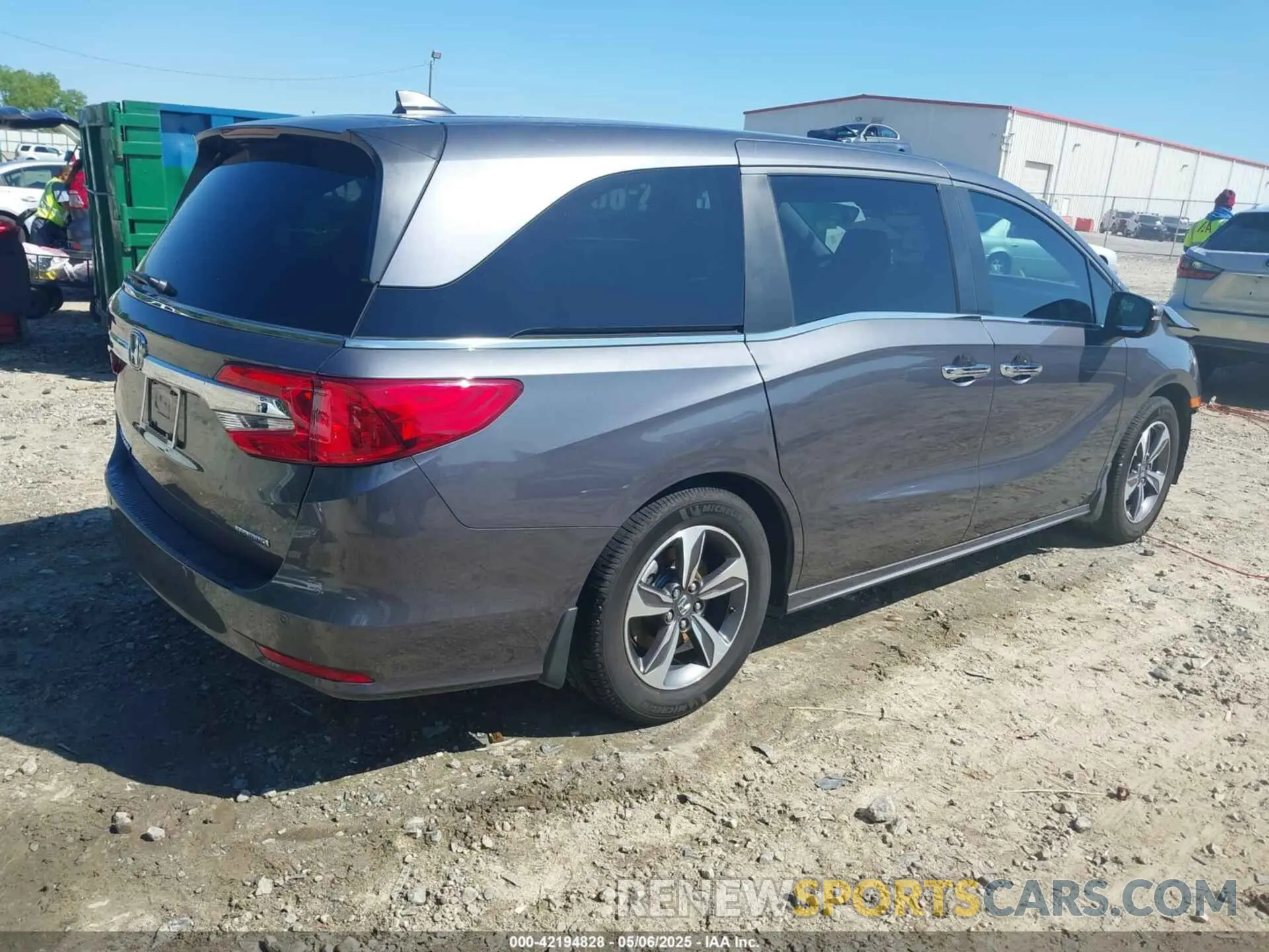 4 Photograph of a damaged car 5FNRL6H84LB001511 HONDA ODYSSEY 2020