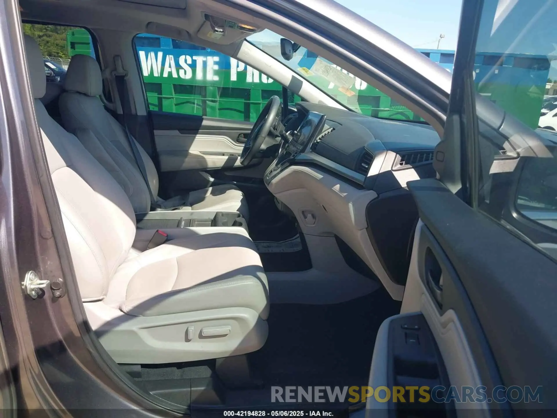5 Photograph of a damaged car 5FNRL6H84LB001511 HONDA ODYSSEY 2020