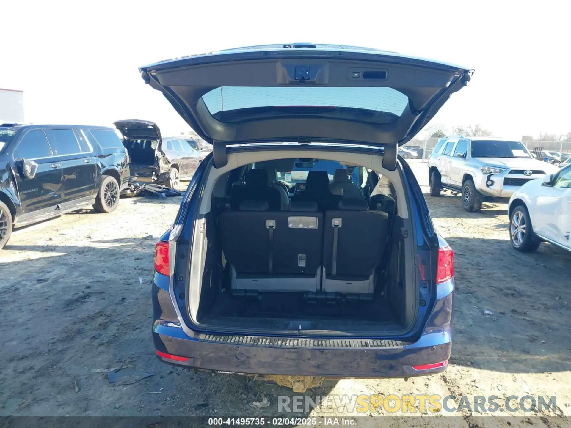 17 Photograph of a damaged car 5FNRL6H89LB015744 HONDA ODYSSEY 2020